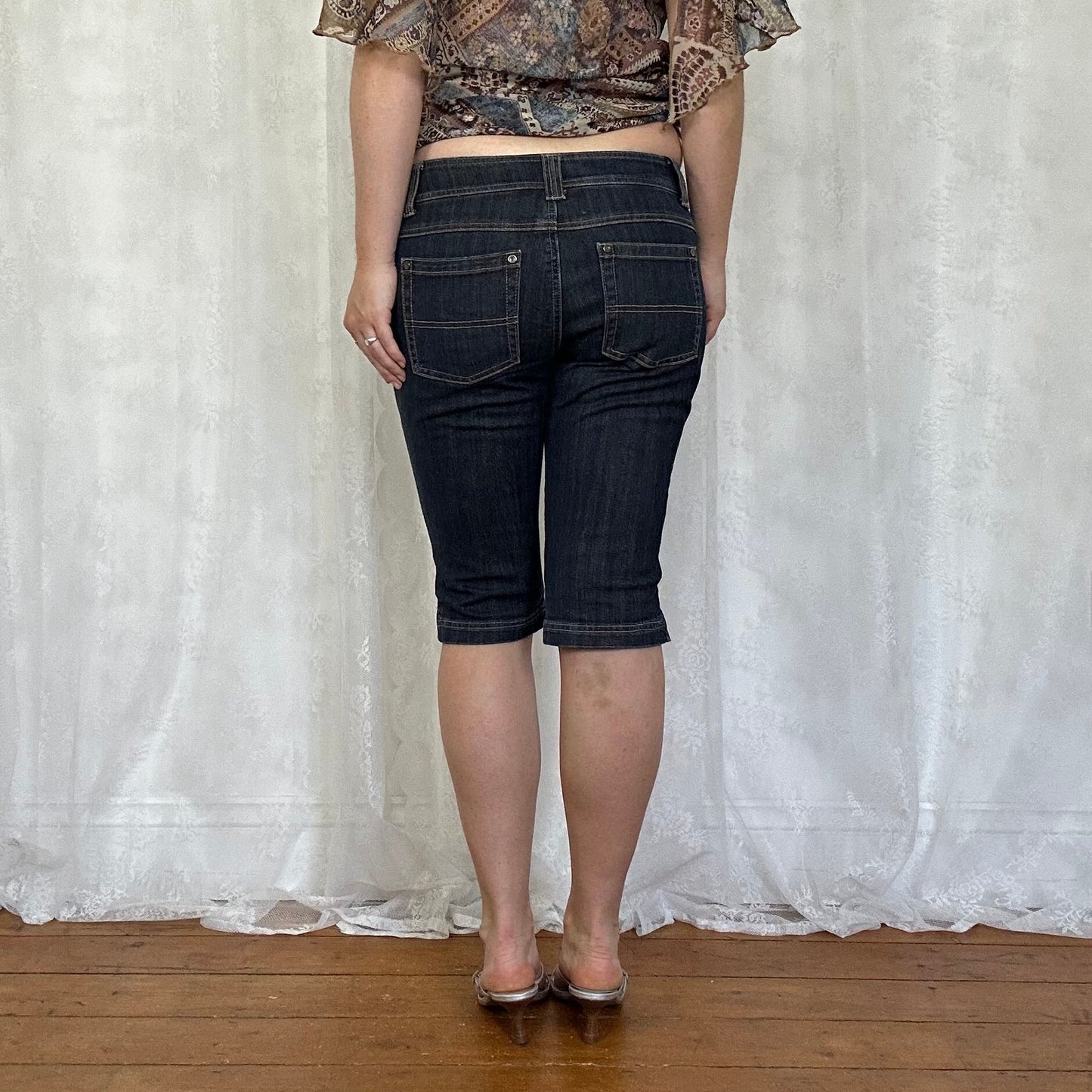 vintage 00s dark wash denim capri pants