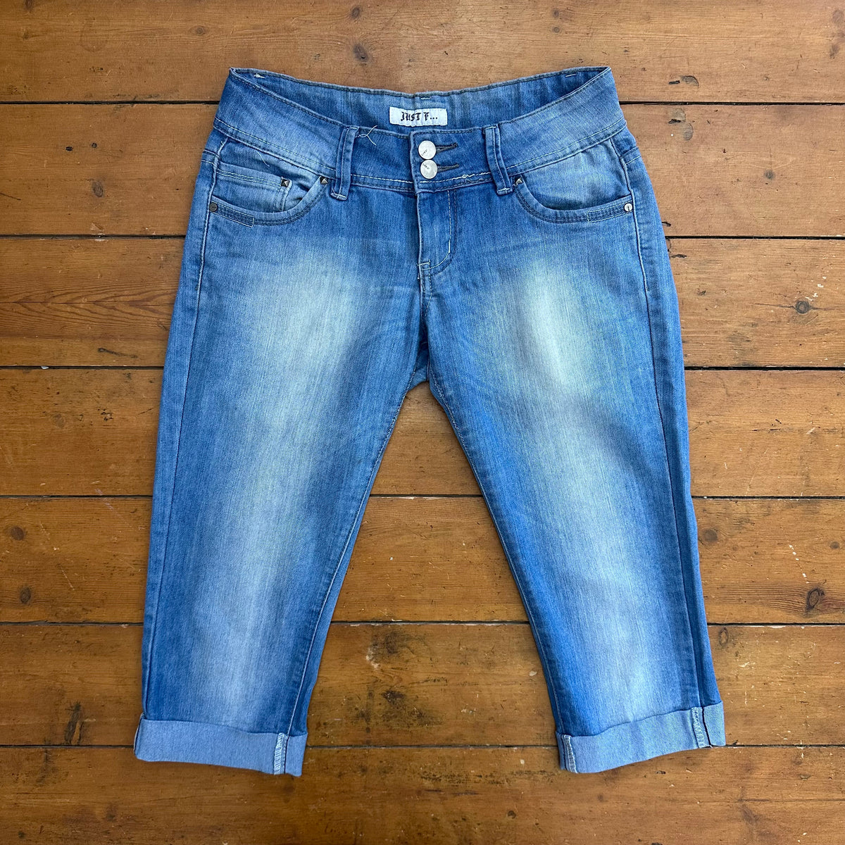 vintage 00s light wash denim capri pants