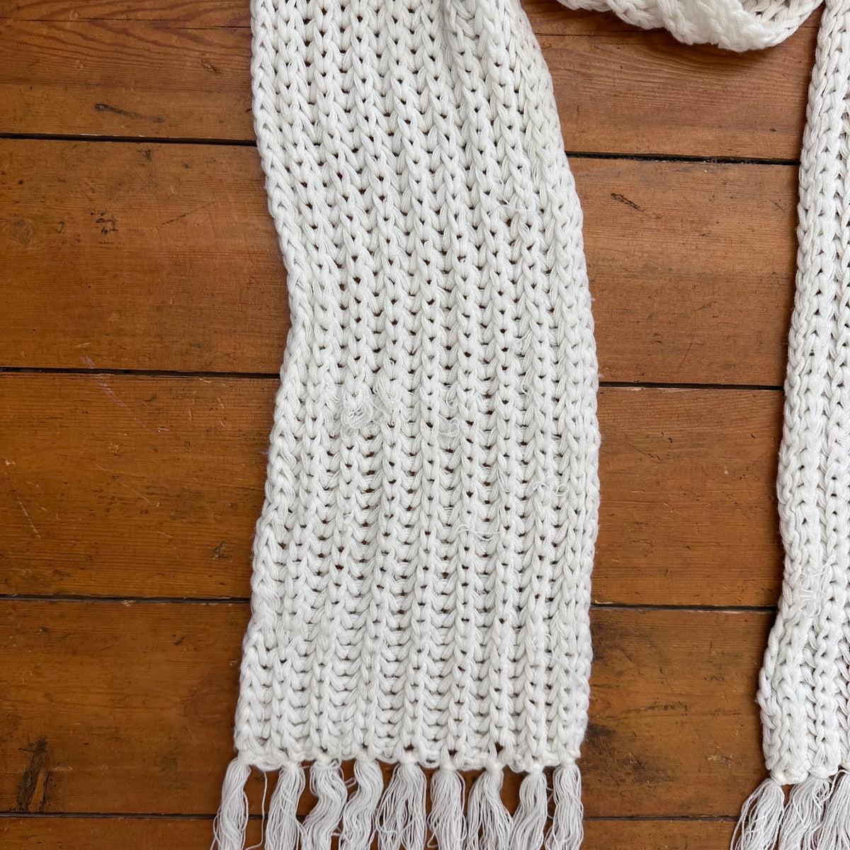 vintage 00s white knitted scarf