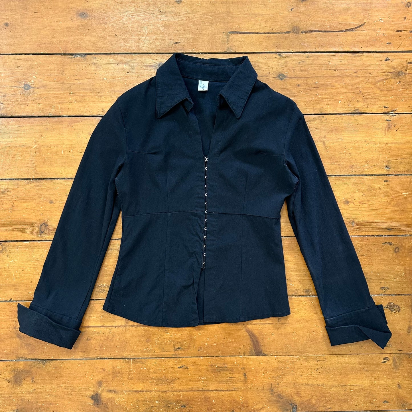 vintage 00s black hook and eye shirt