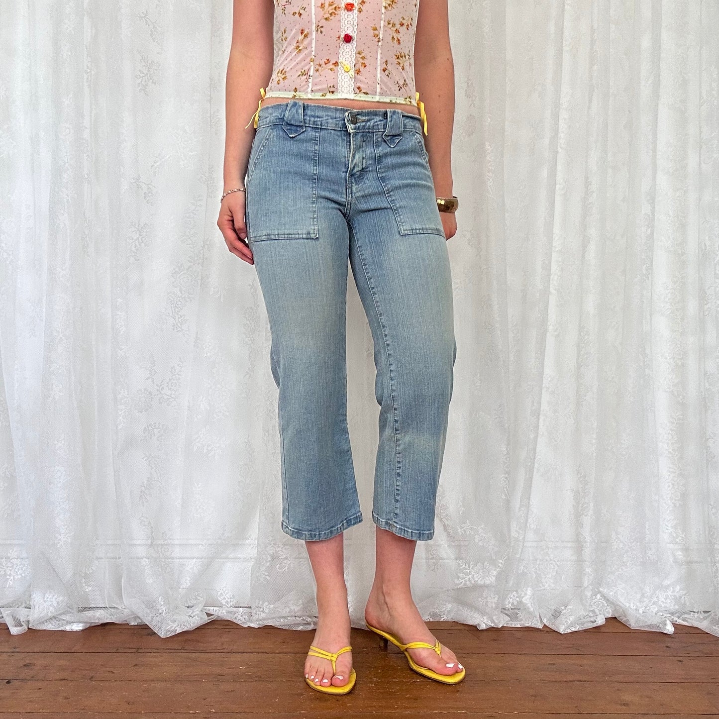 vintage 00s light wash denim capri pants