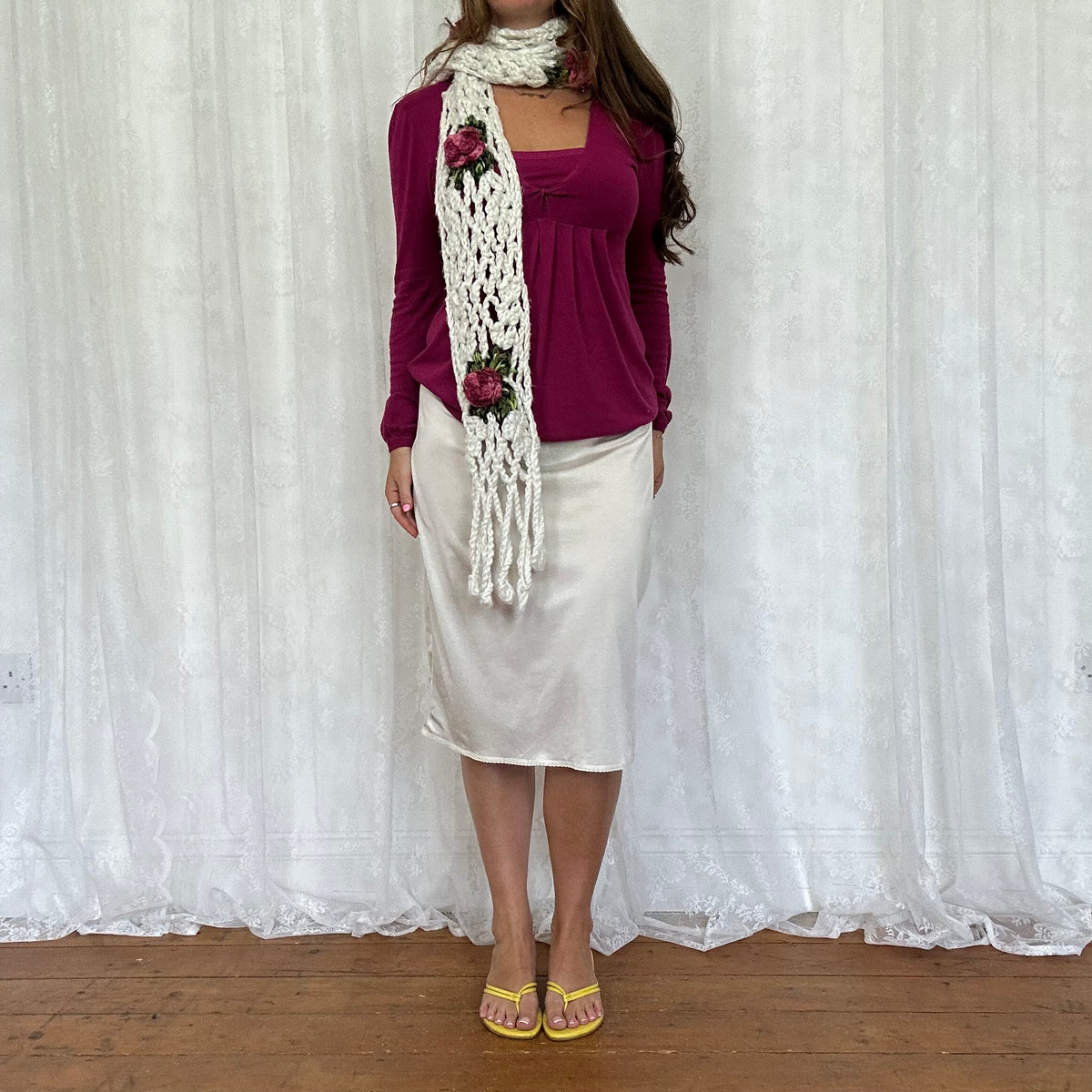 vintage 00s white knitted flower pattern scarf
