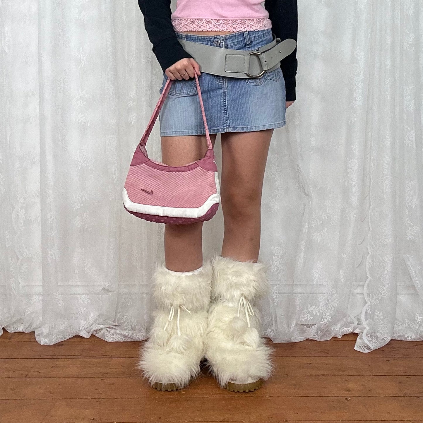 vintage 00s cream guess snow boots