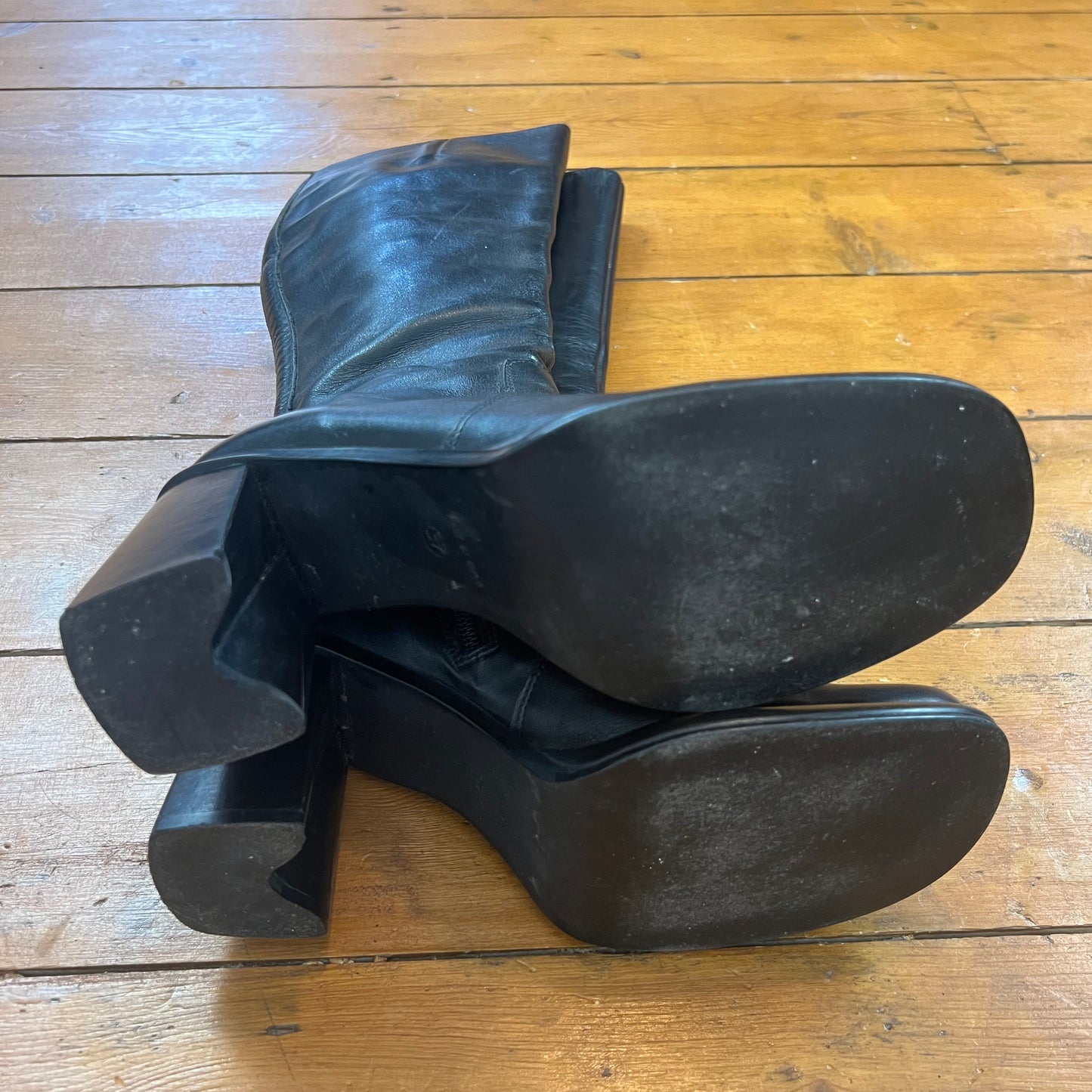 vintage 00s black square toe boots