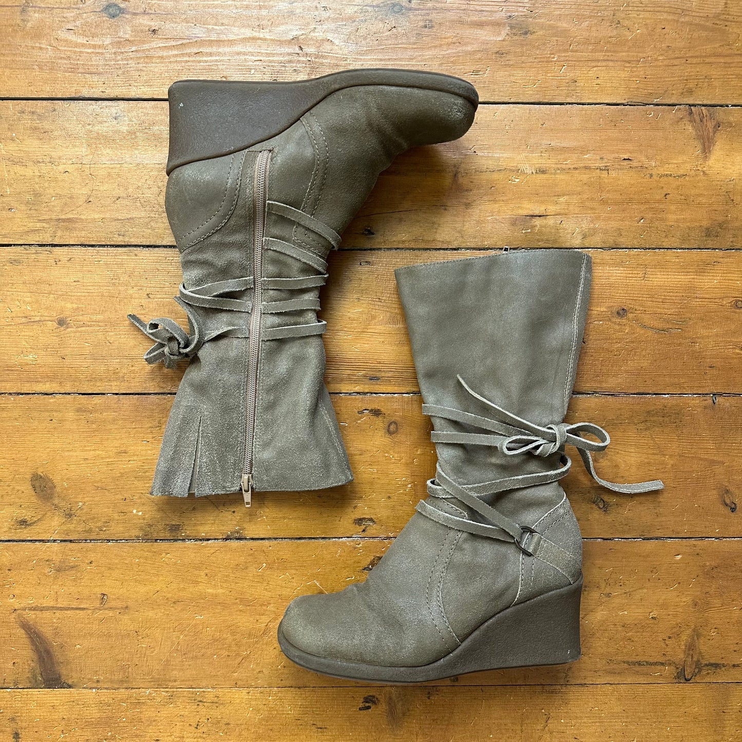 vintage 00s brown wedge tie up boots