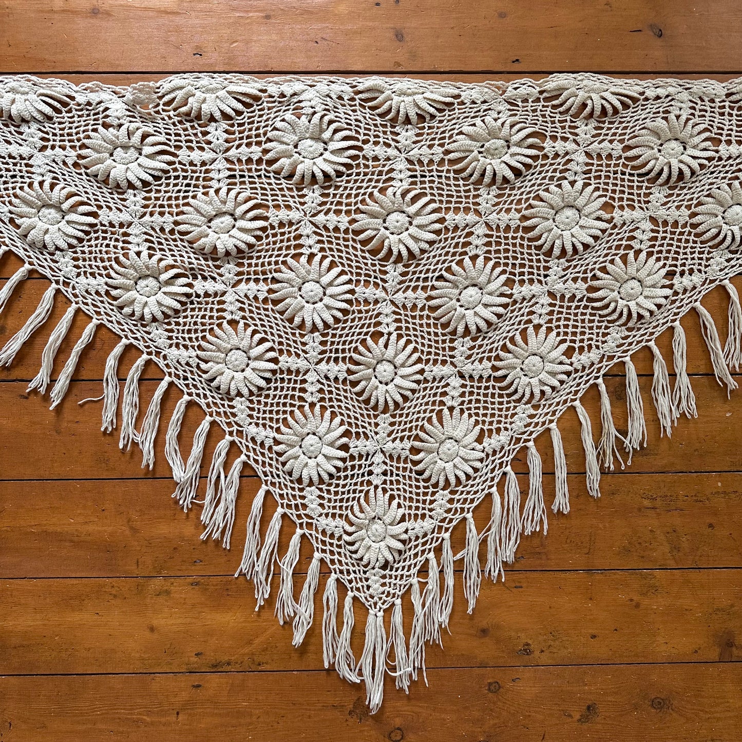 vintage 00s beige floral crochet shawl
