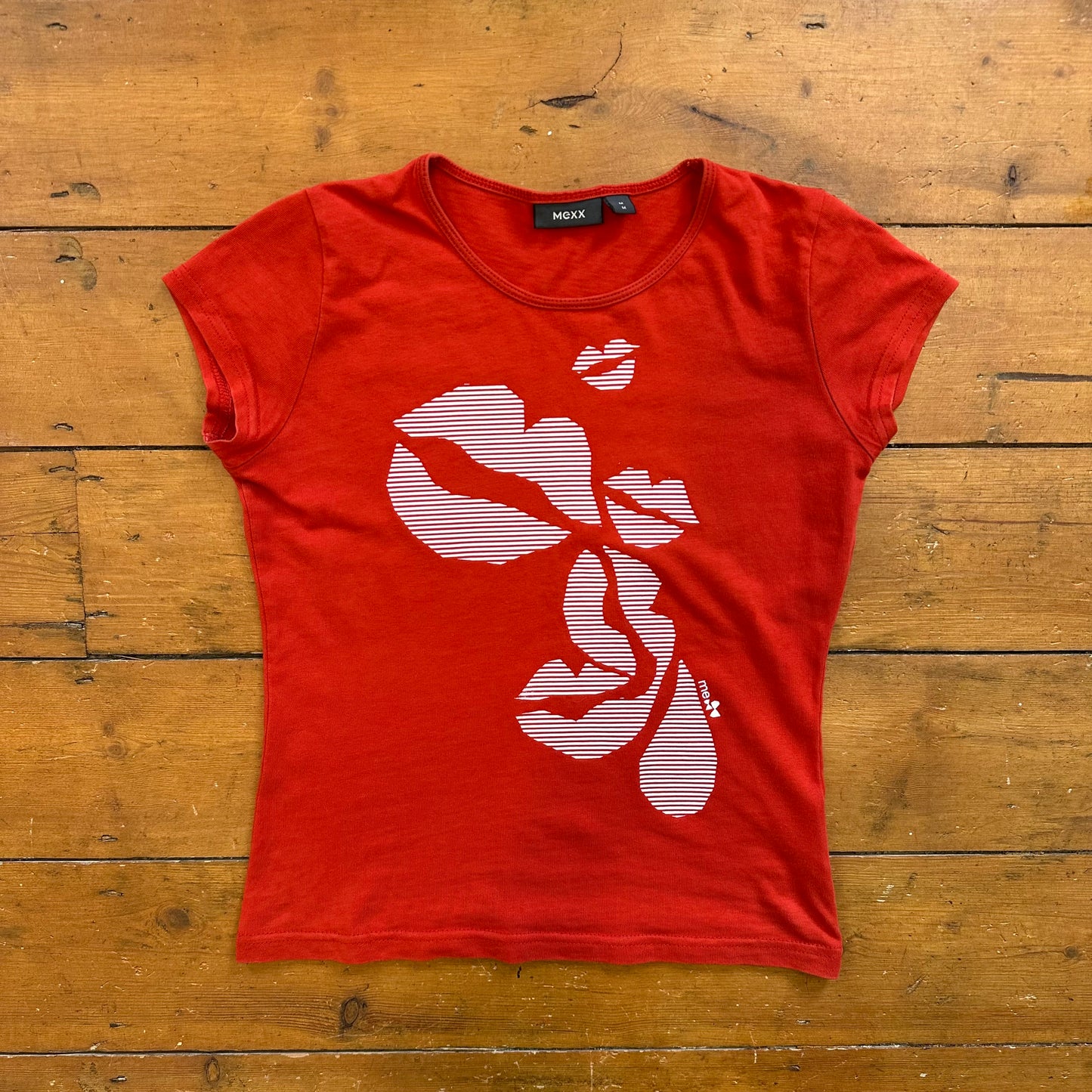 vintage 00s red lips graphic baby tee