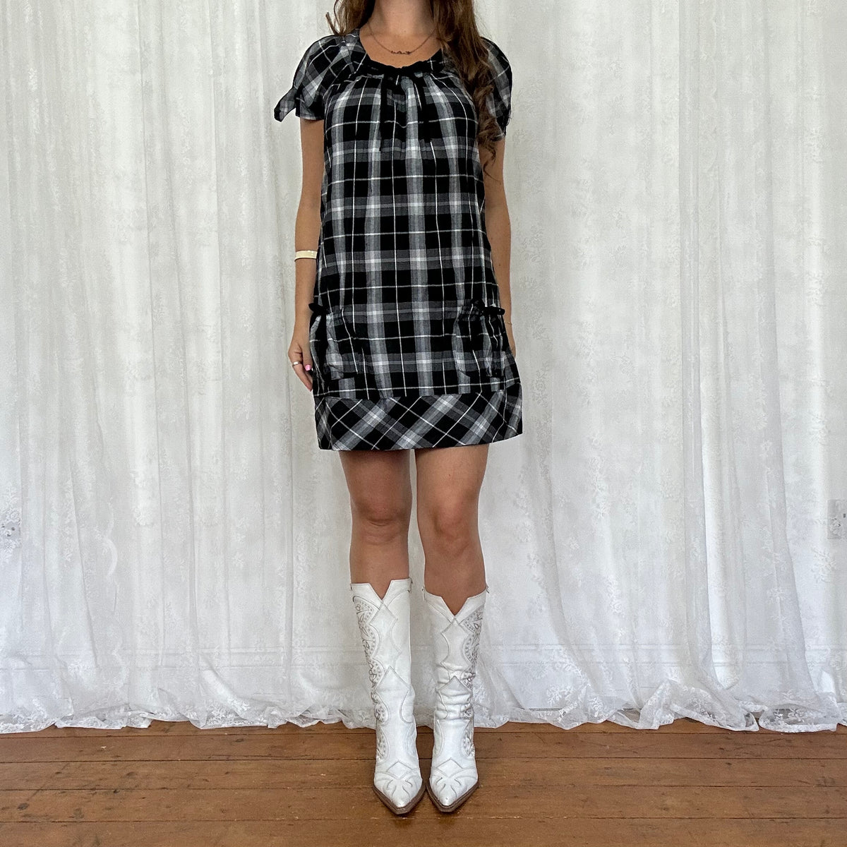 vintage 00s white cut out detail heeled destroy boots
