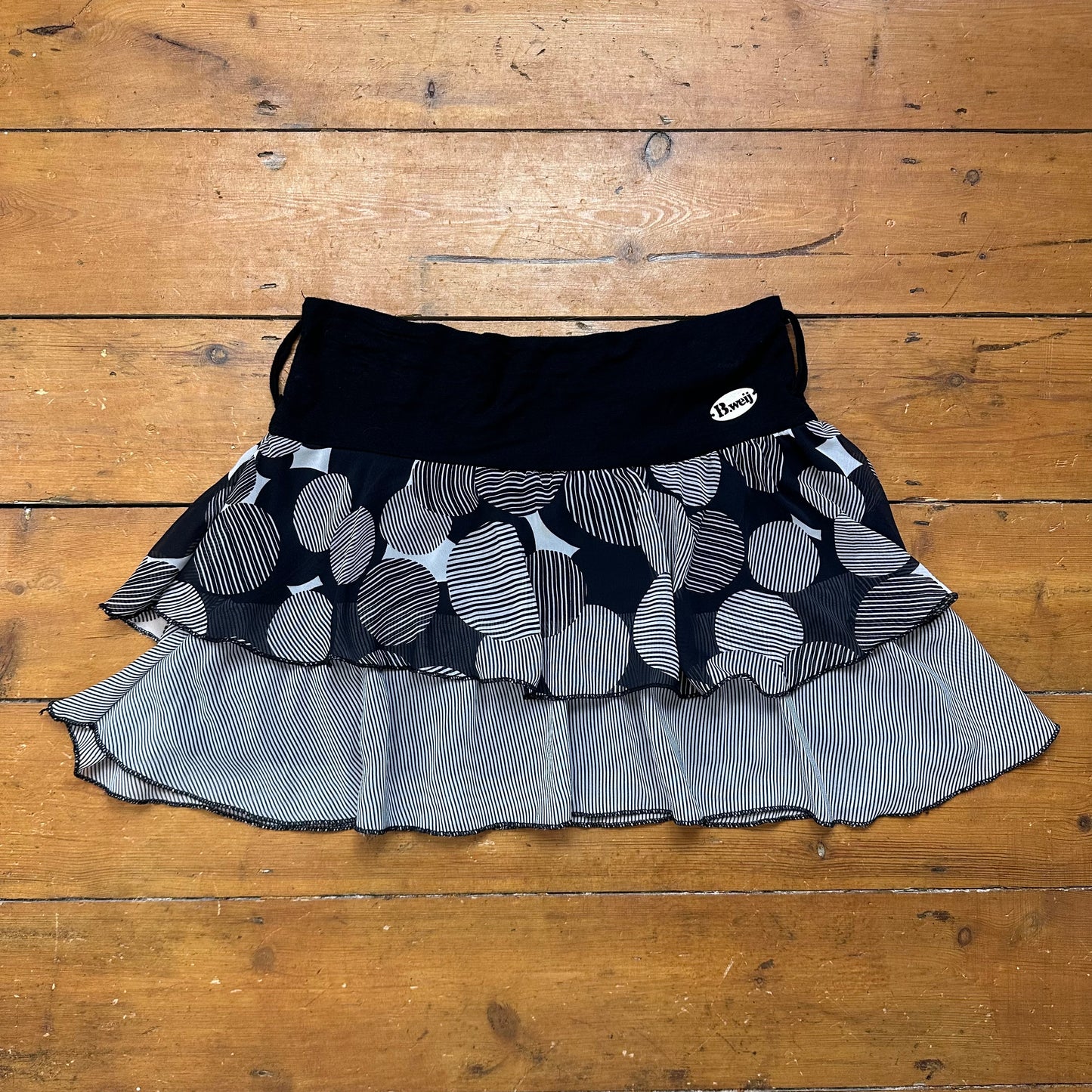vintage 00s black and white mini skirt