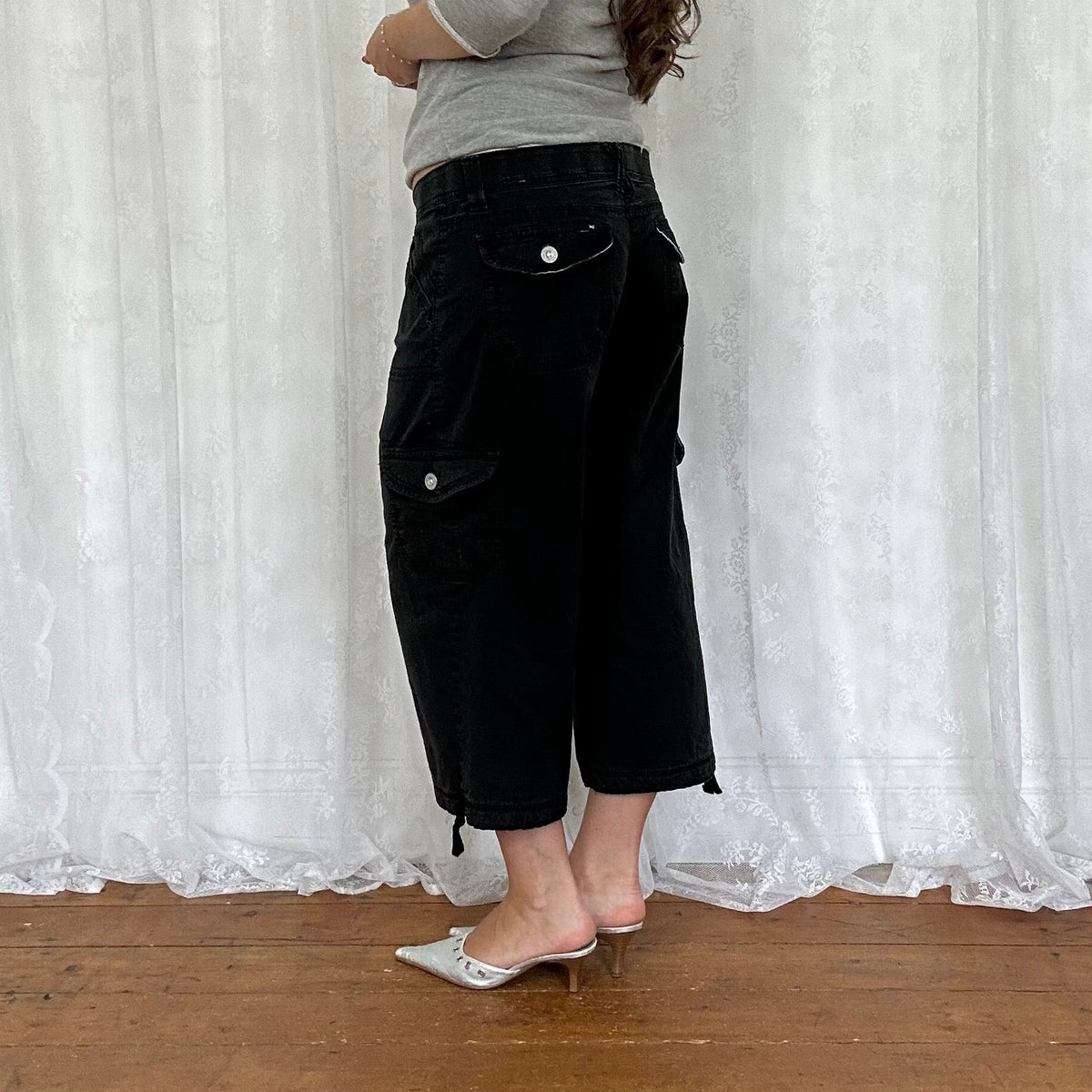 vintage 00s black cargo capri pants