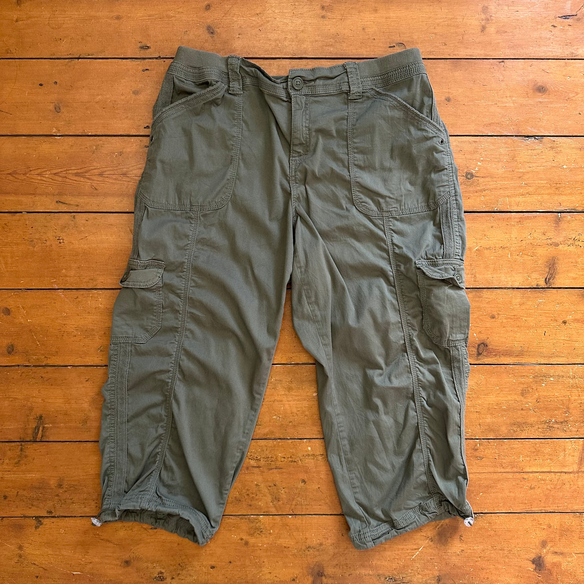 vintage 00s khaki cargo capri pants