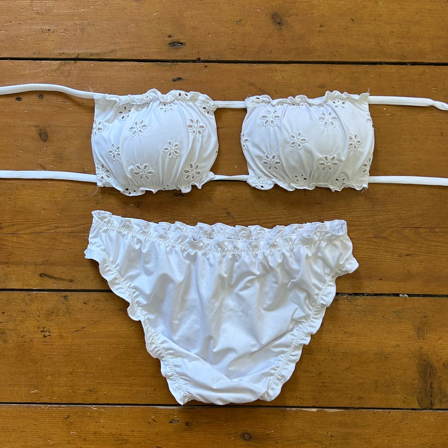 vintage 00s white broderie bandeau bikini