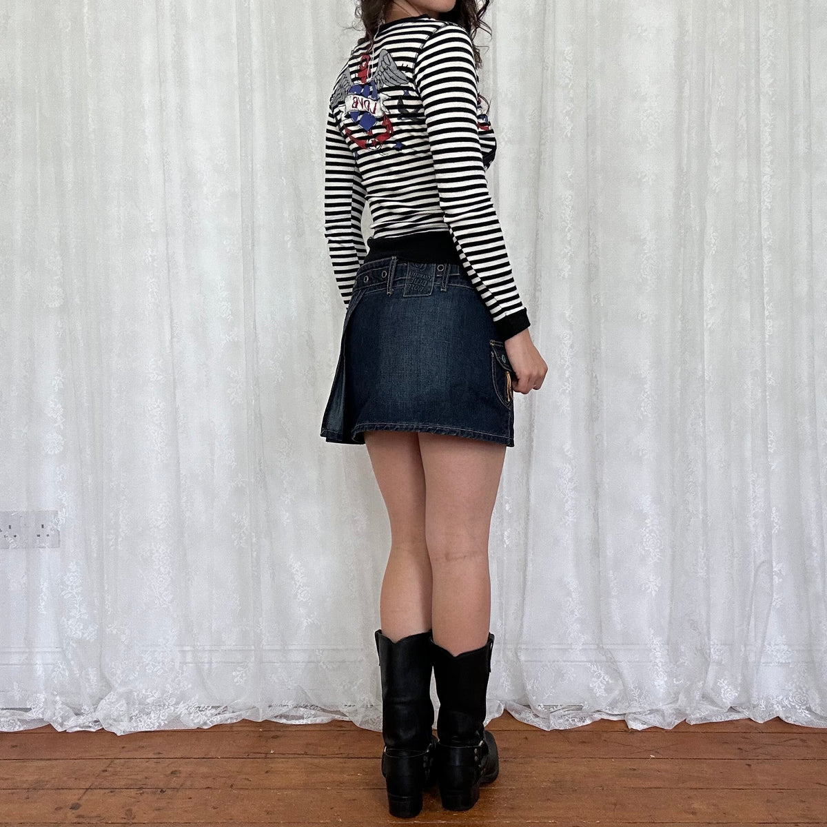 vintage 00s black and white striped long sleeve with back graphic