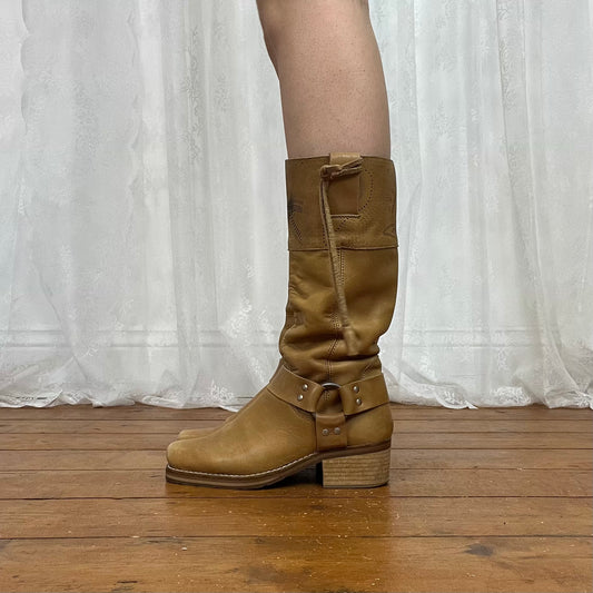 vintage 00s tan leather boots with silver ring