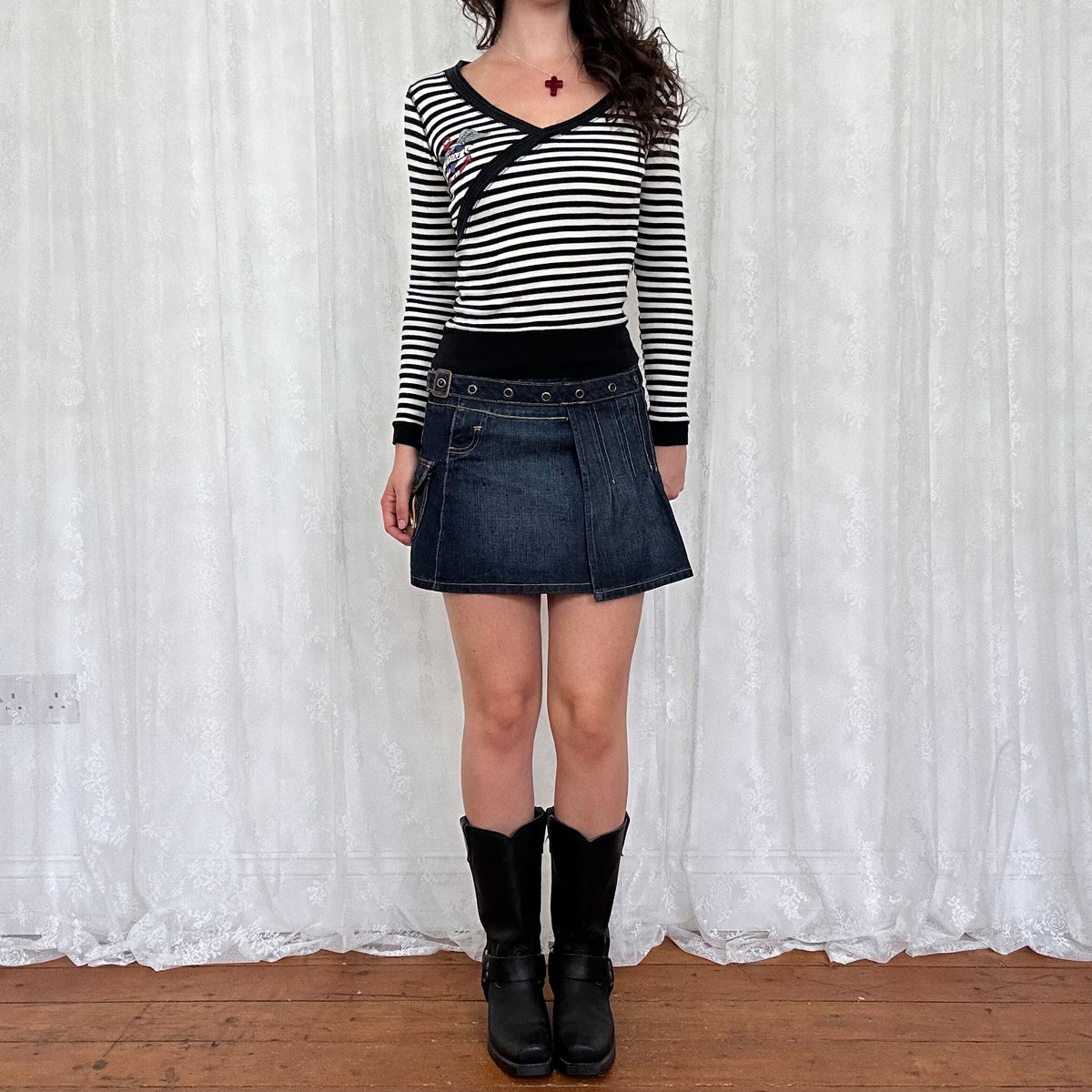 vintage 00s black and white striped long sleeve with back graphic