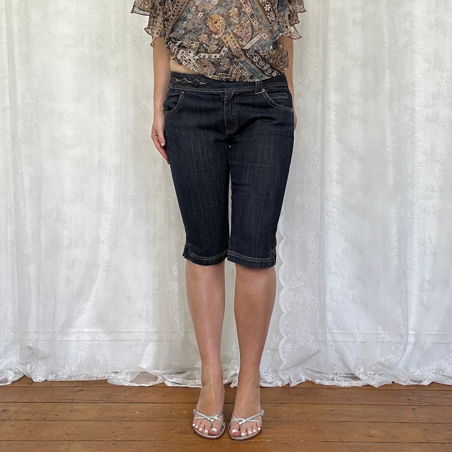 vintage 00s dark wash denim capri pants