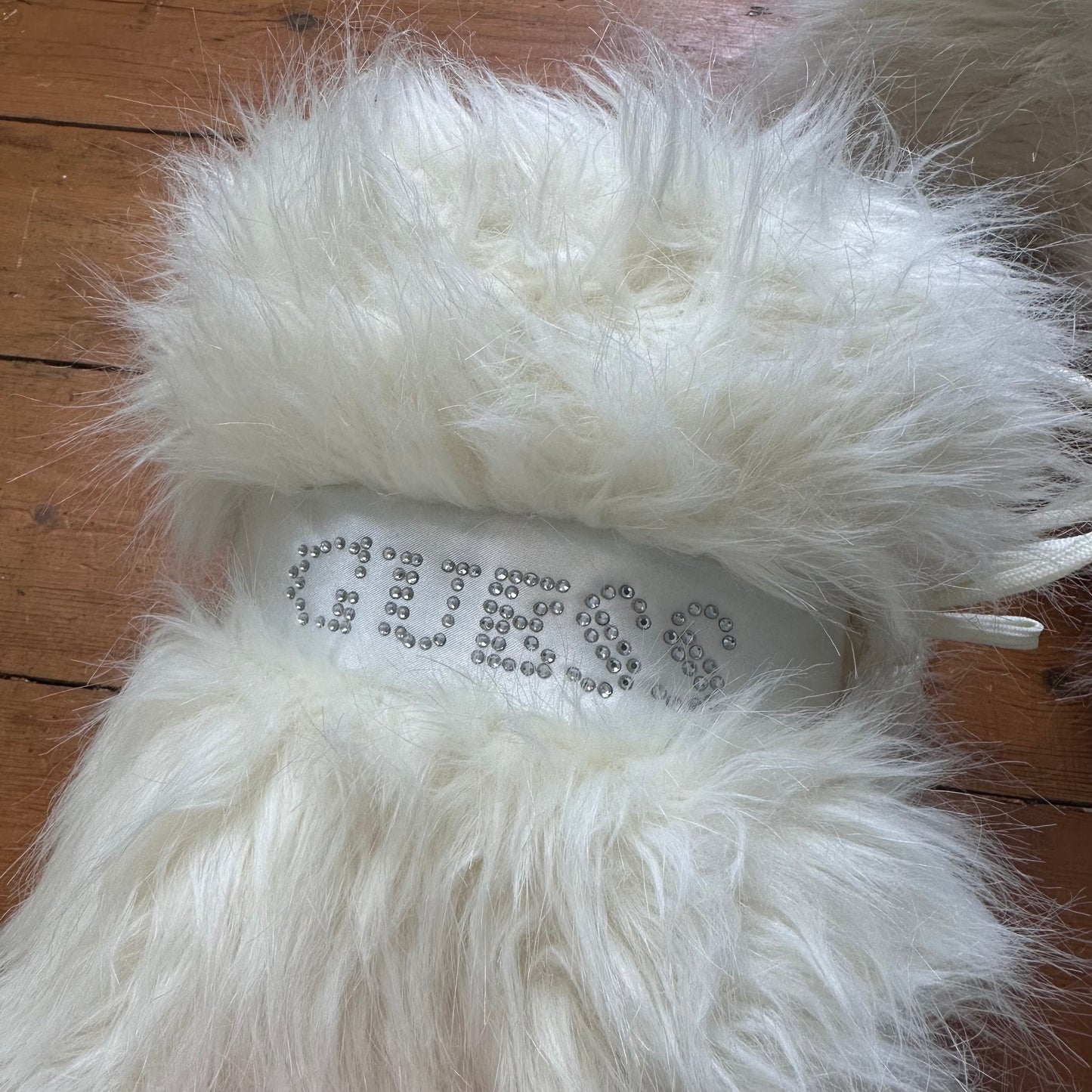 vintage 00s cream guess snow boots