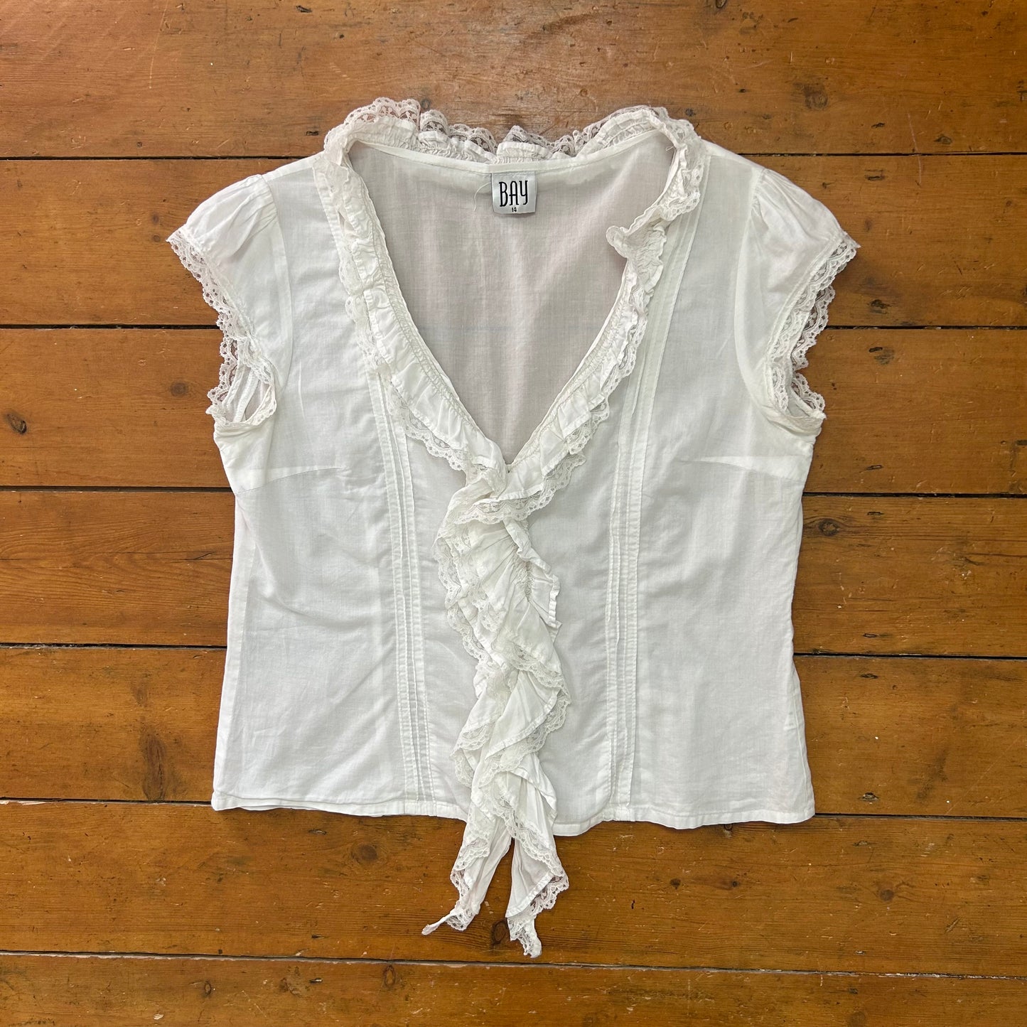 vintage 00s white lace trim short sleeve shirt