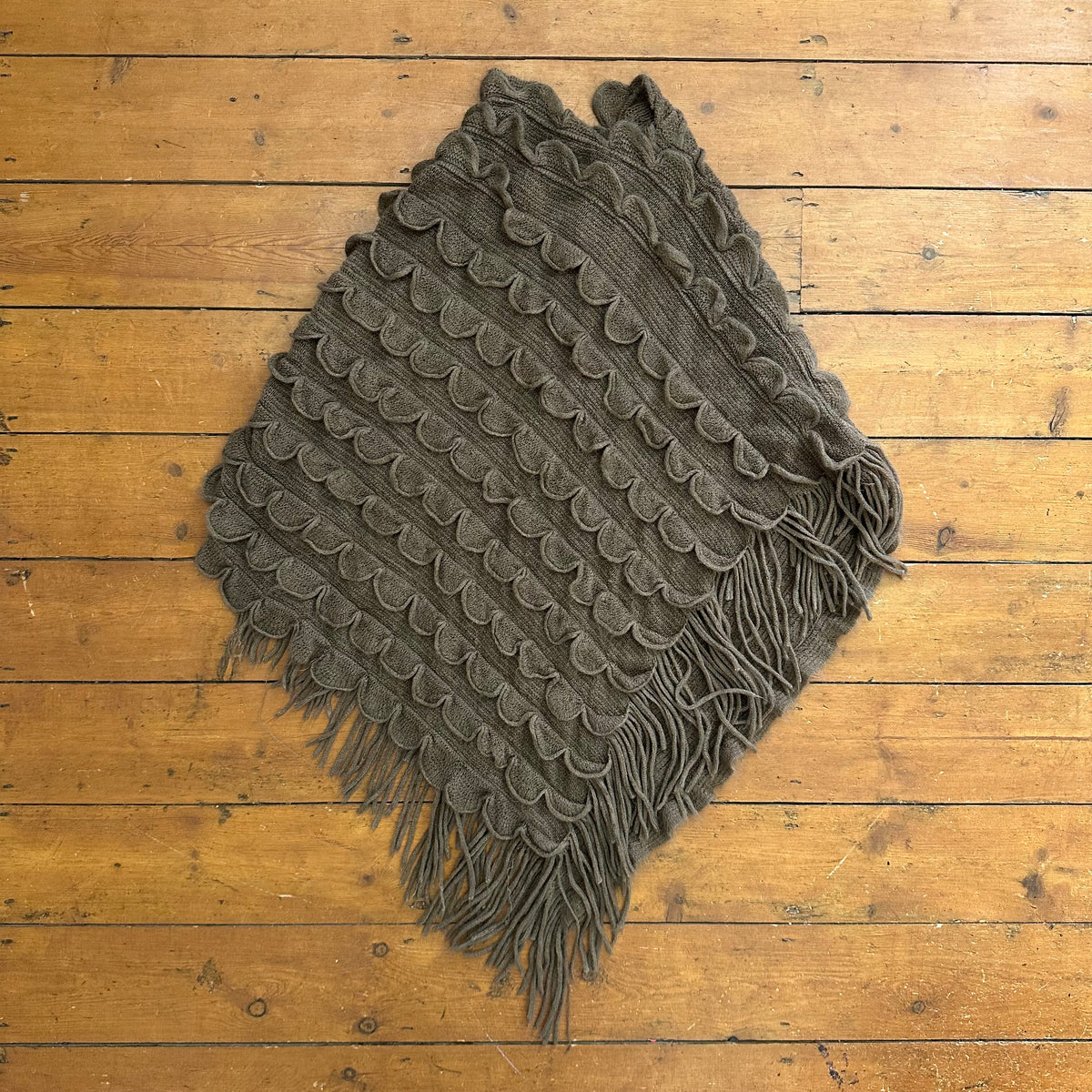 vintage 00s brown fringe knitted poncho
