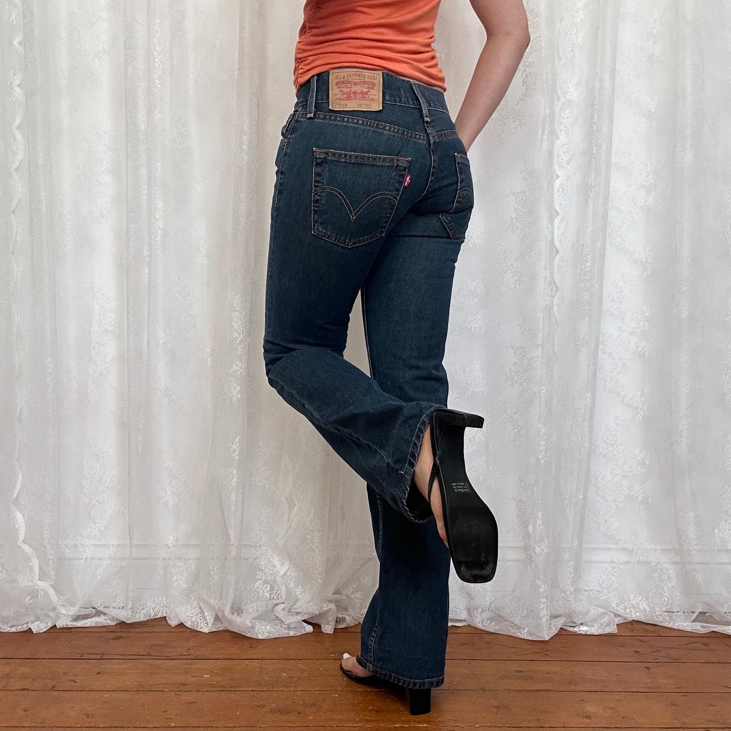 vintage 00s dark wash low rise Levi’s jeans