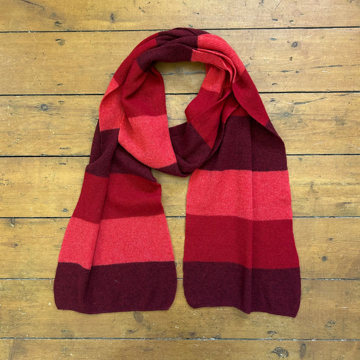 vintage 00s red stripey knit scarf