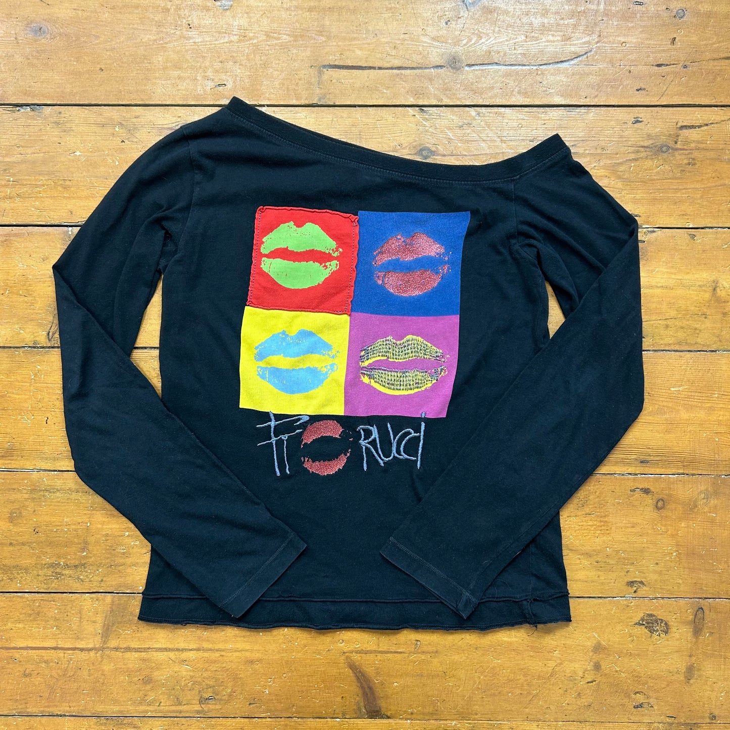 vintage 00s fiorucci lips graphic long sleeve top
