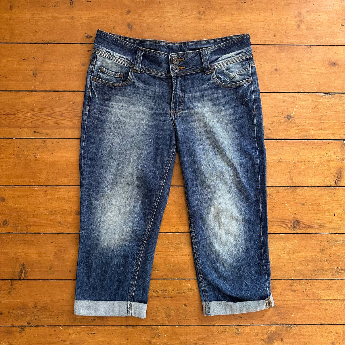 vintage 00s mid wash denim capri pants