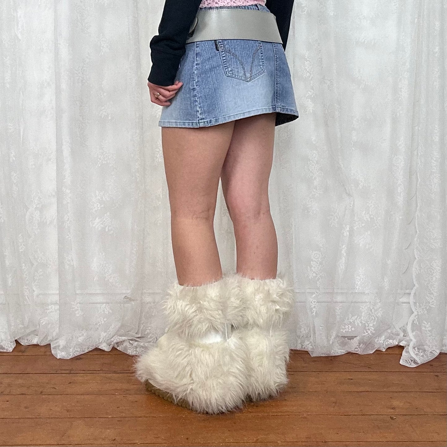 vintage 00s cream guess snow boots