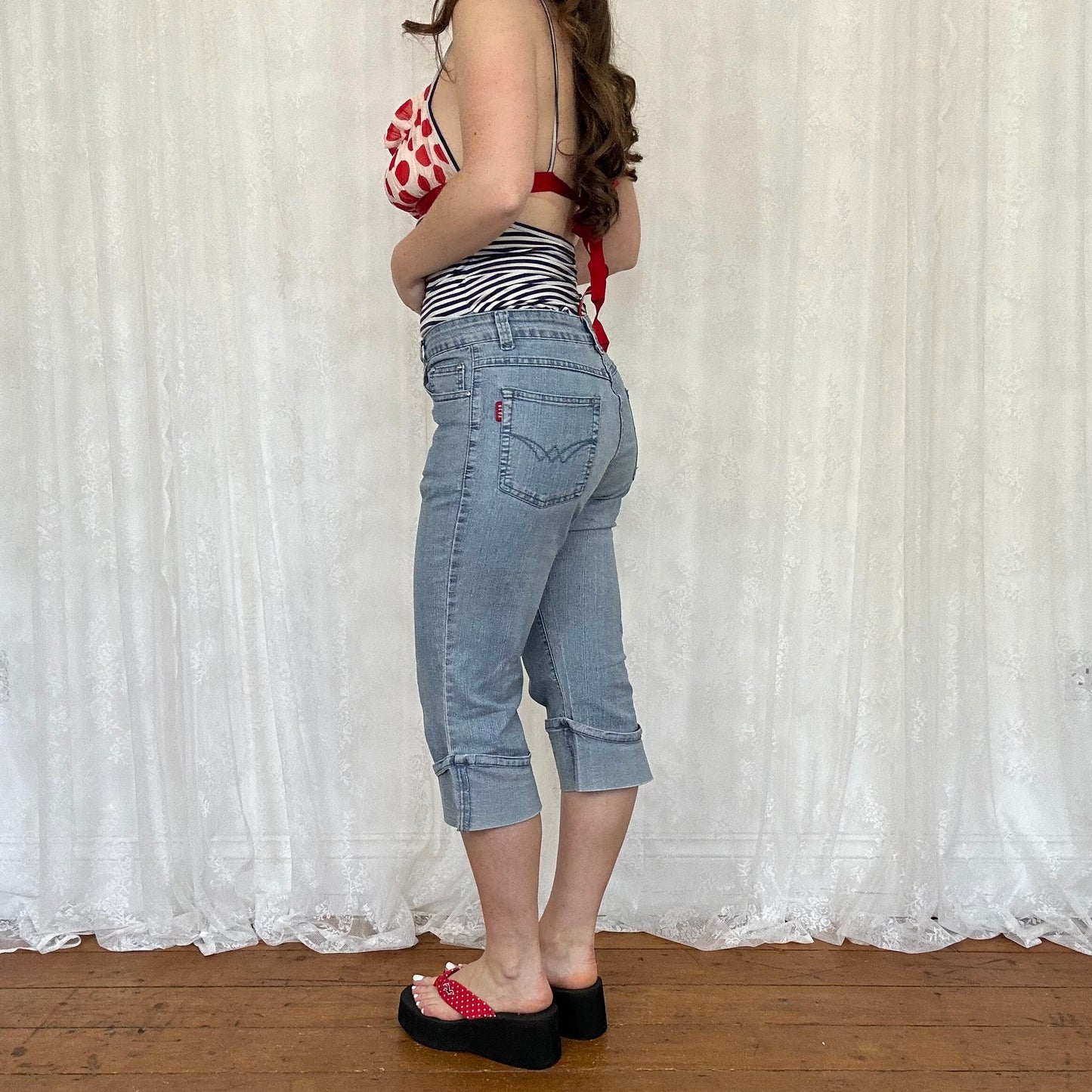 vintage 00s light wash denim turn up capris