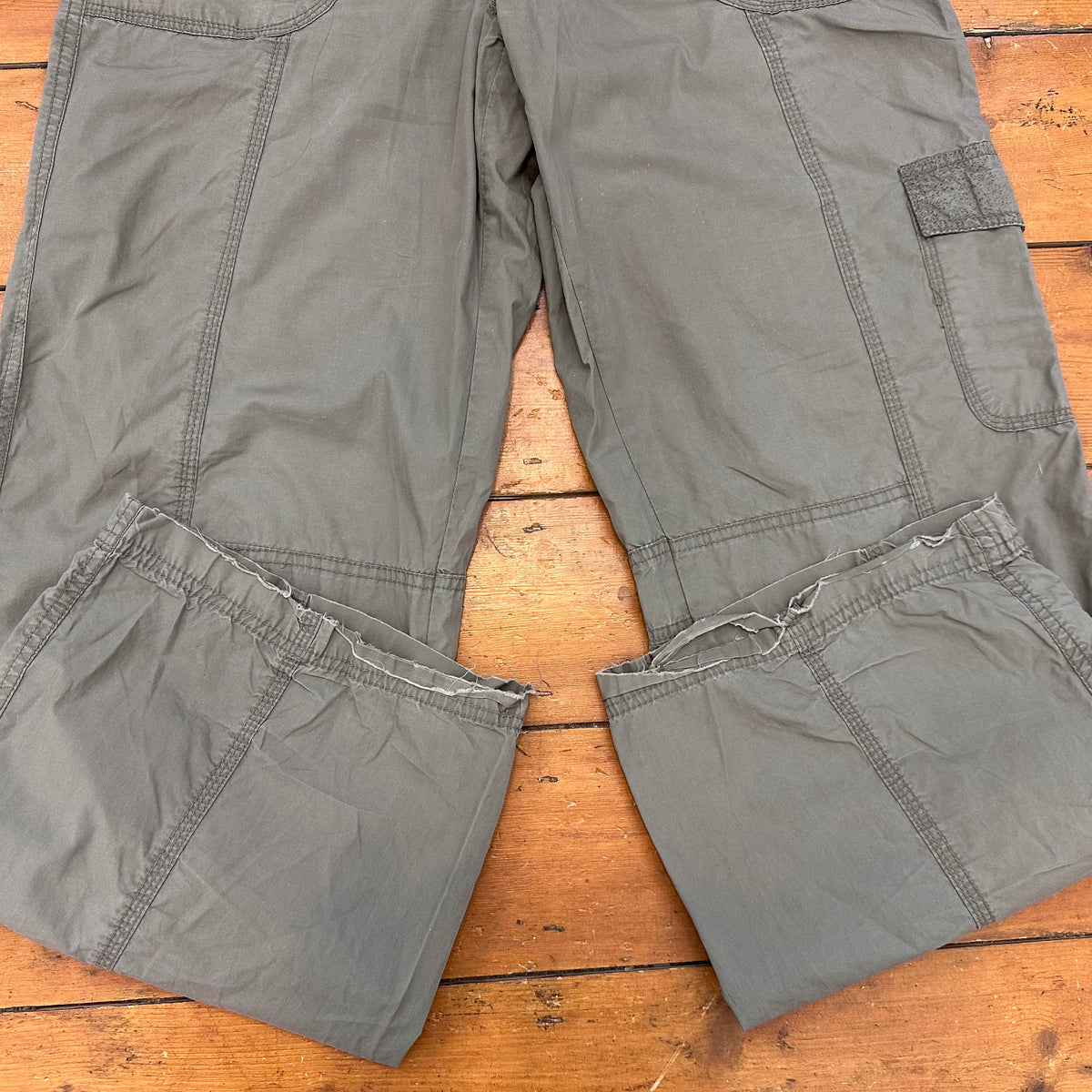 vintage 00s khaki wide leg cargo trousers