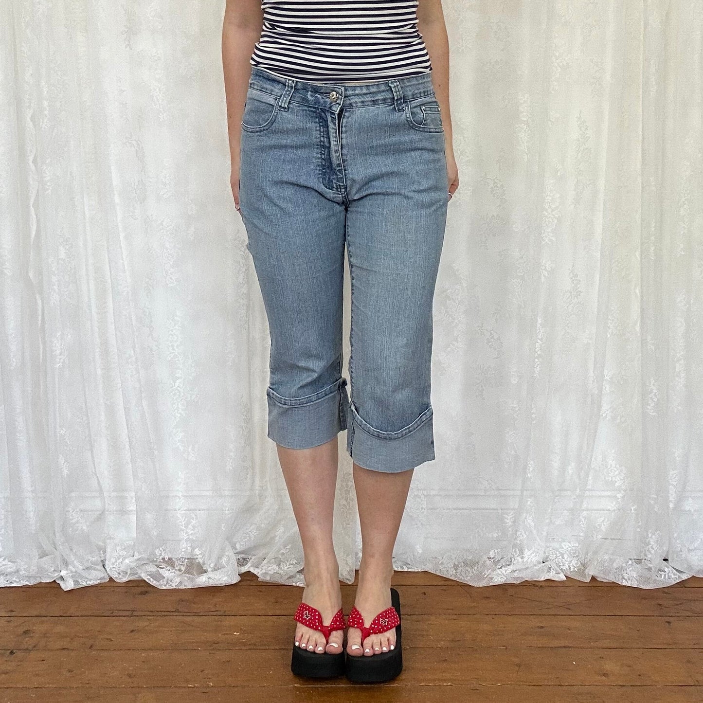 vintage 00s light wash denim turn up capris