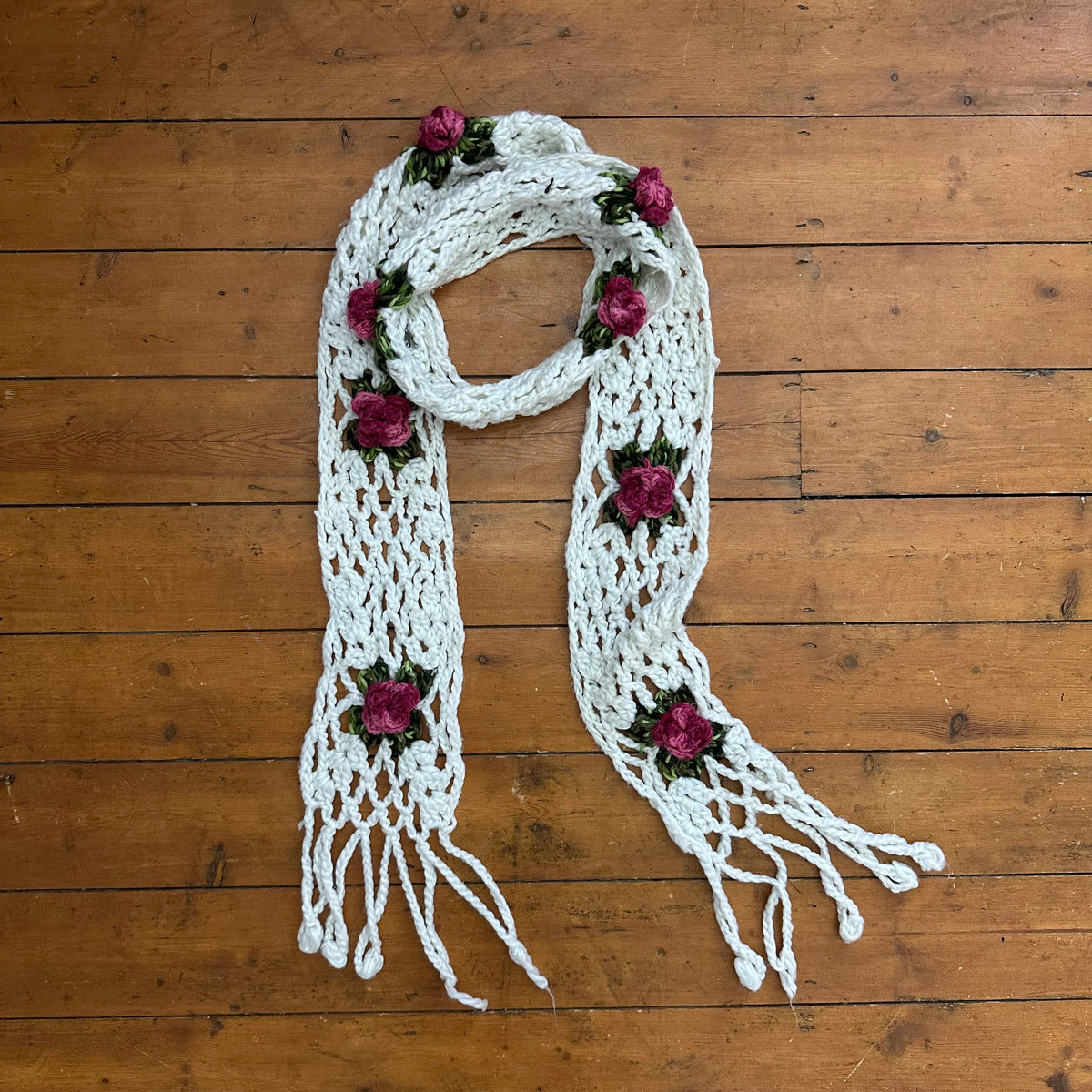 vintage 00s white knitted flower pattern scarf