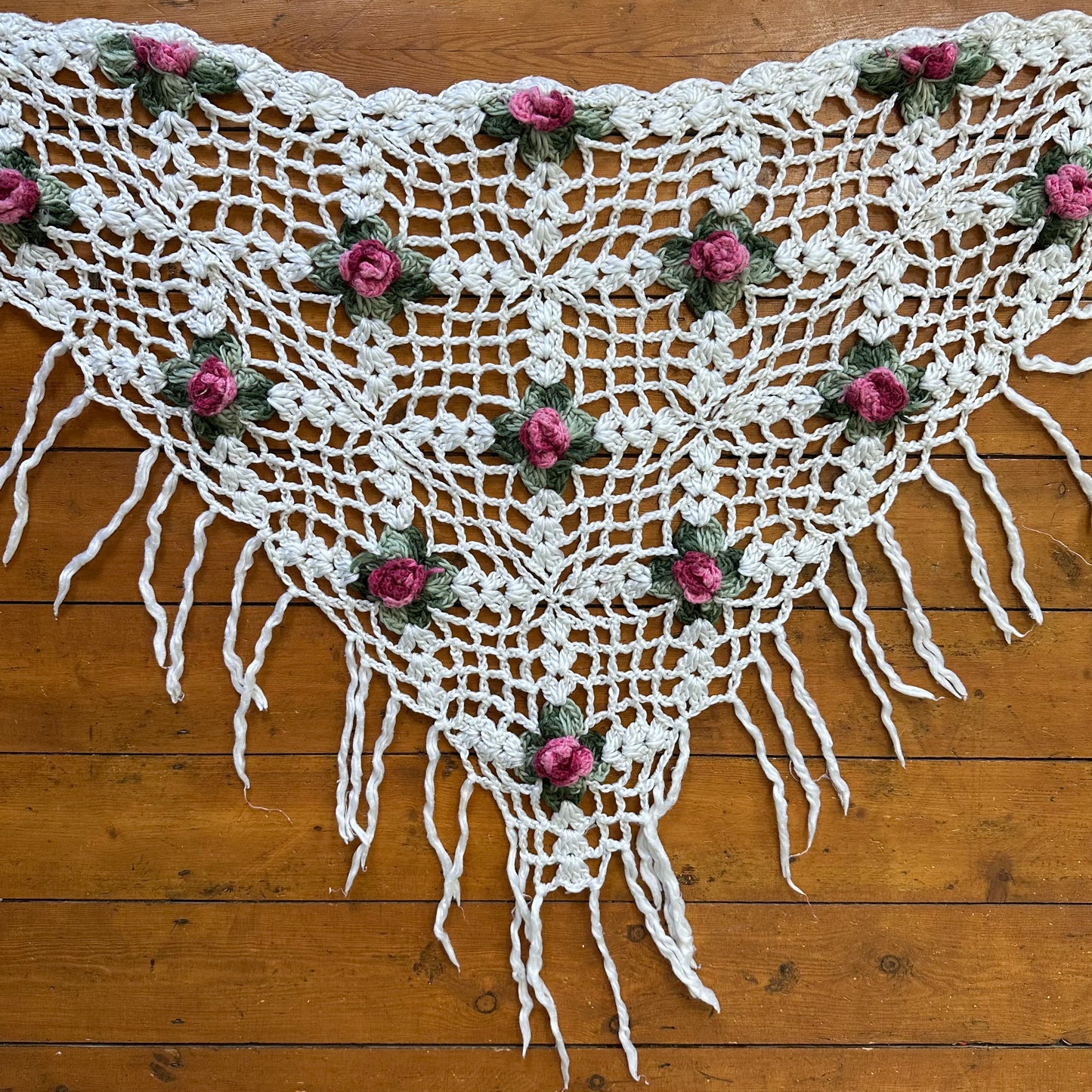 vintage 00s crochet rose tassle tie side scarf