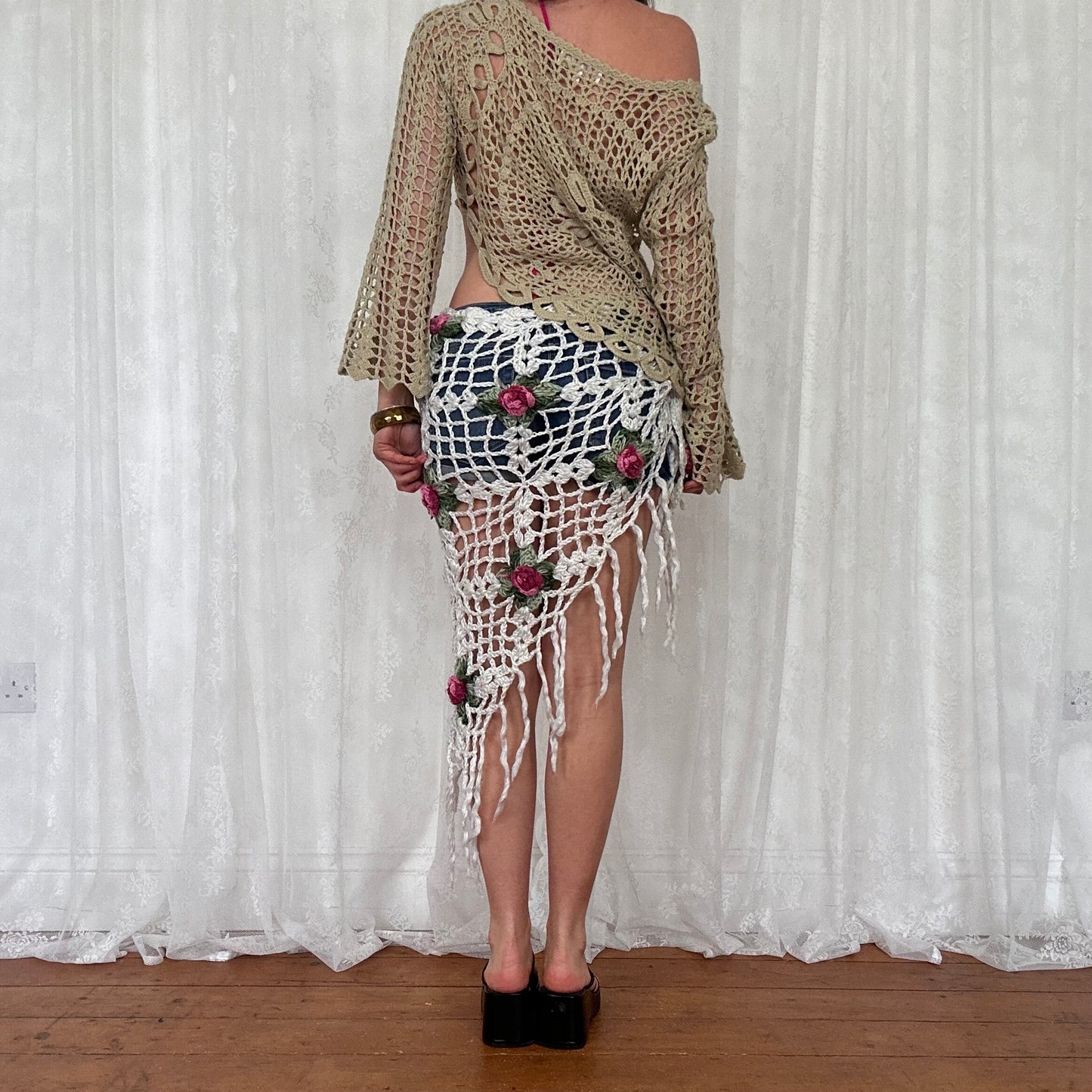 vintage 00s crochet rose tassle tie side scarf