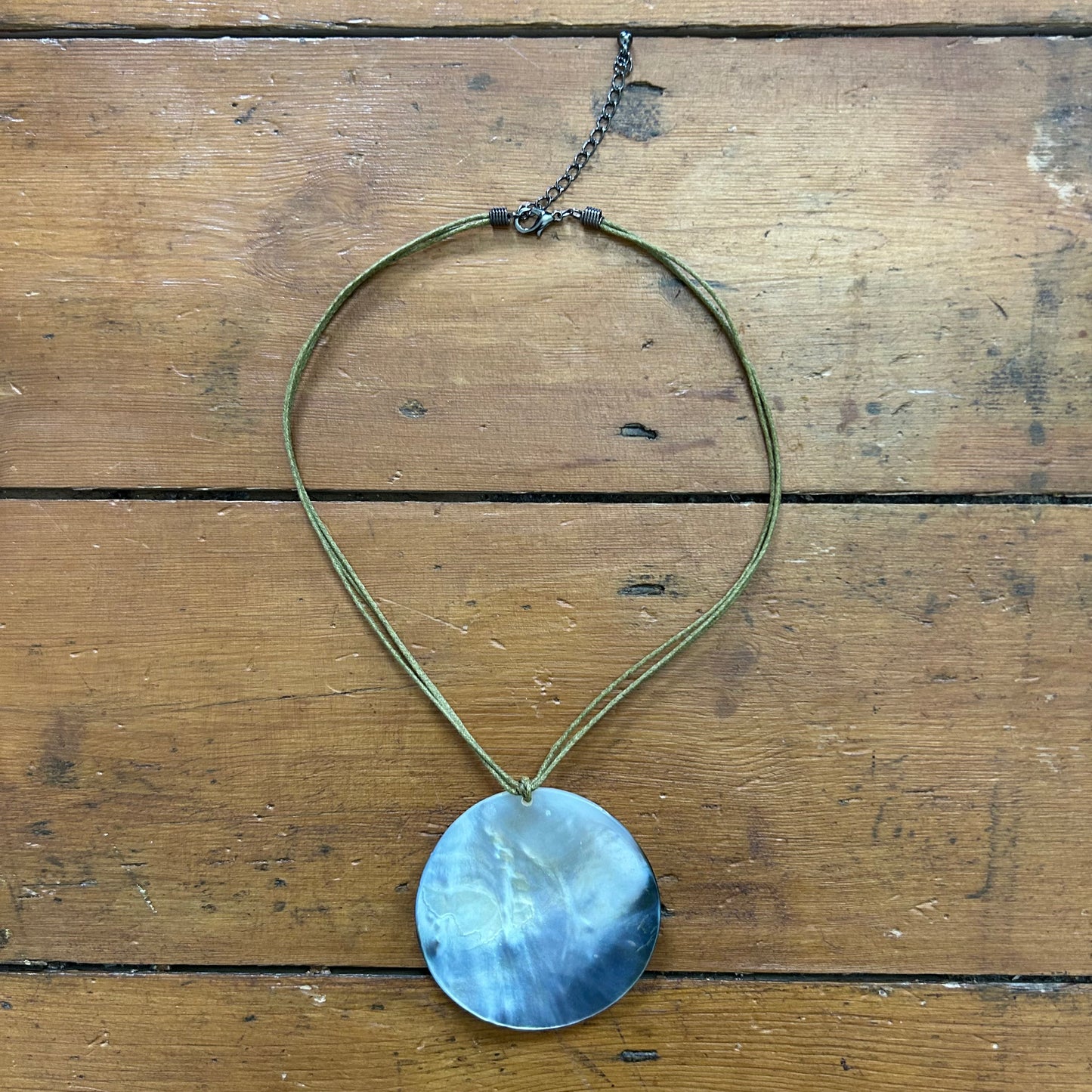 vintage 00s shell string necklace