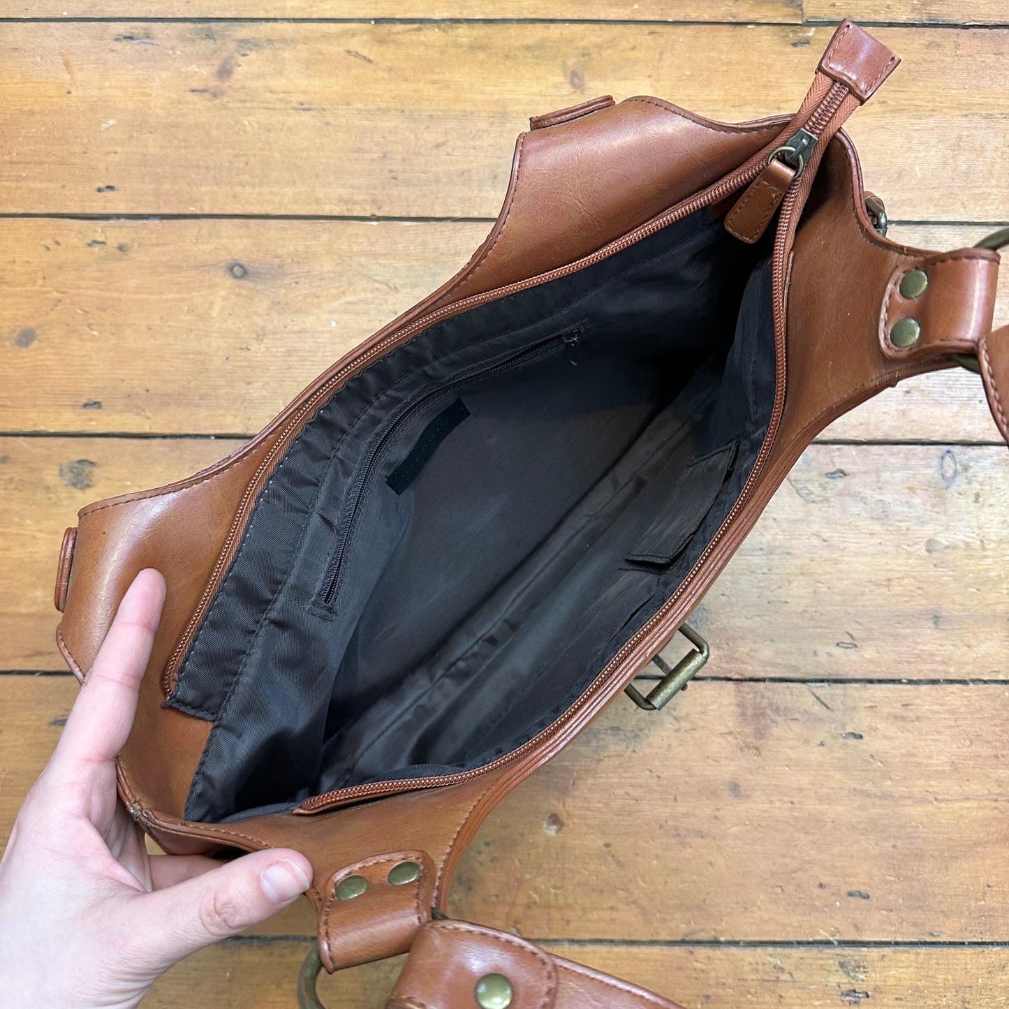 vintage 00s brown leather buckle hand bag