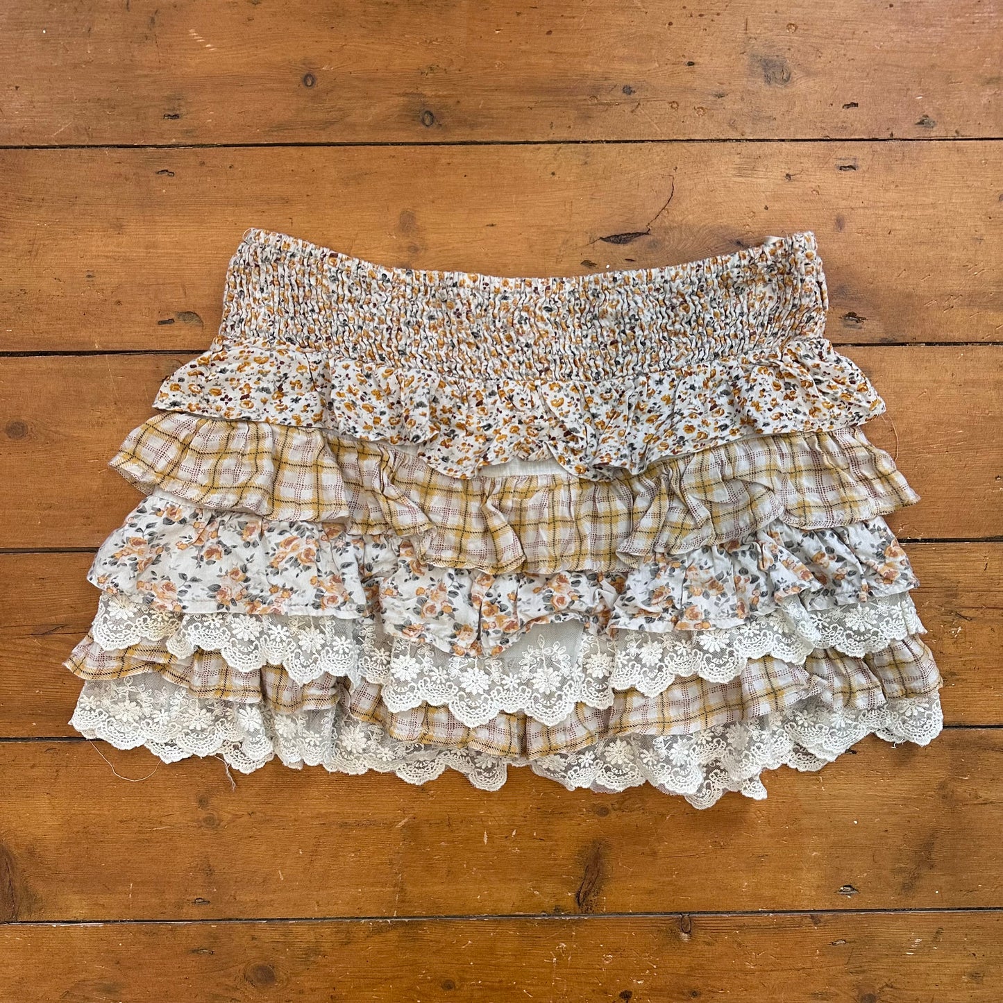 vintage 00s floral ruffle mini skirt