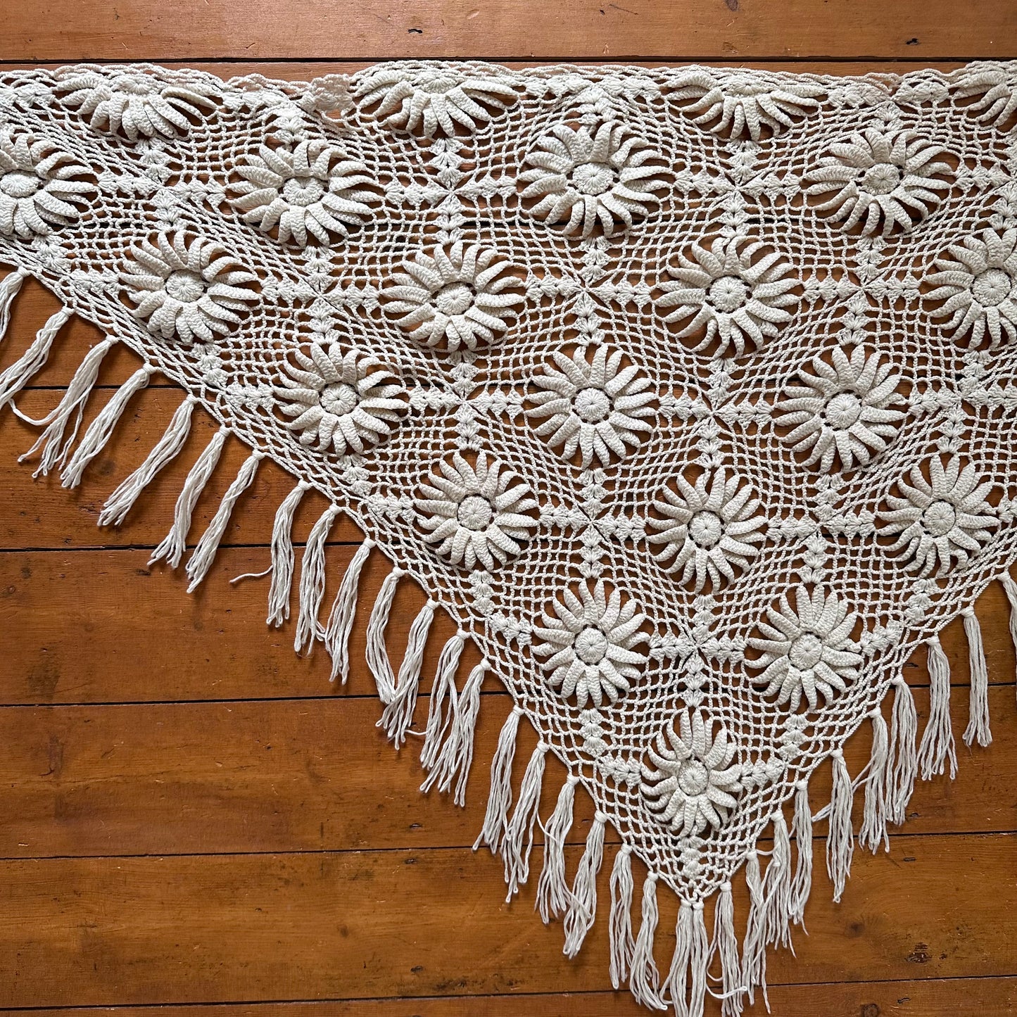 vintage 00s beige floral crochet shawl