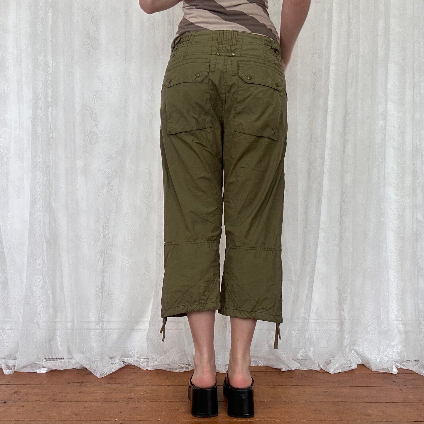 vintage 00s khaki cargo capris pants