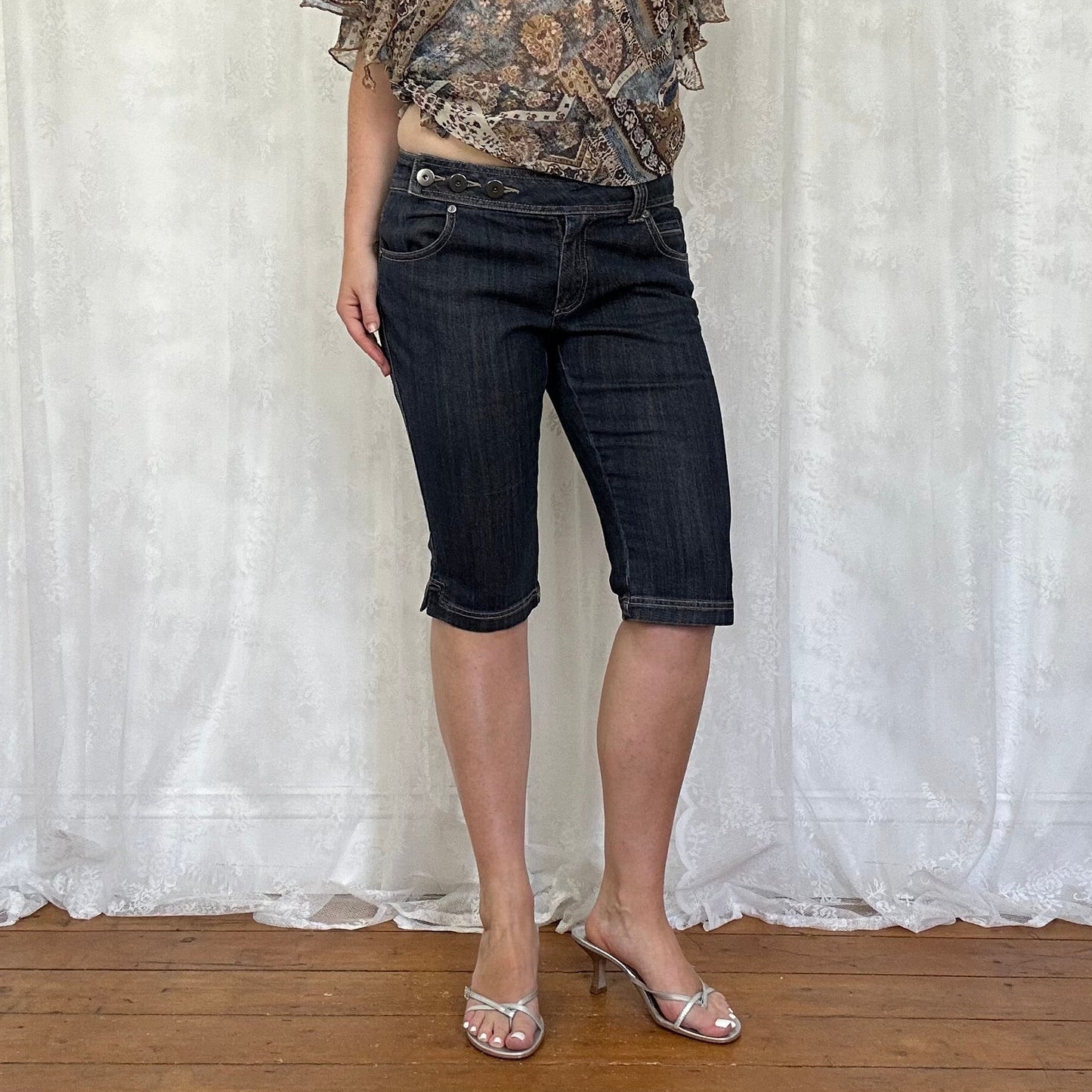 vintage 00s dark wash denim capri pants