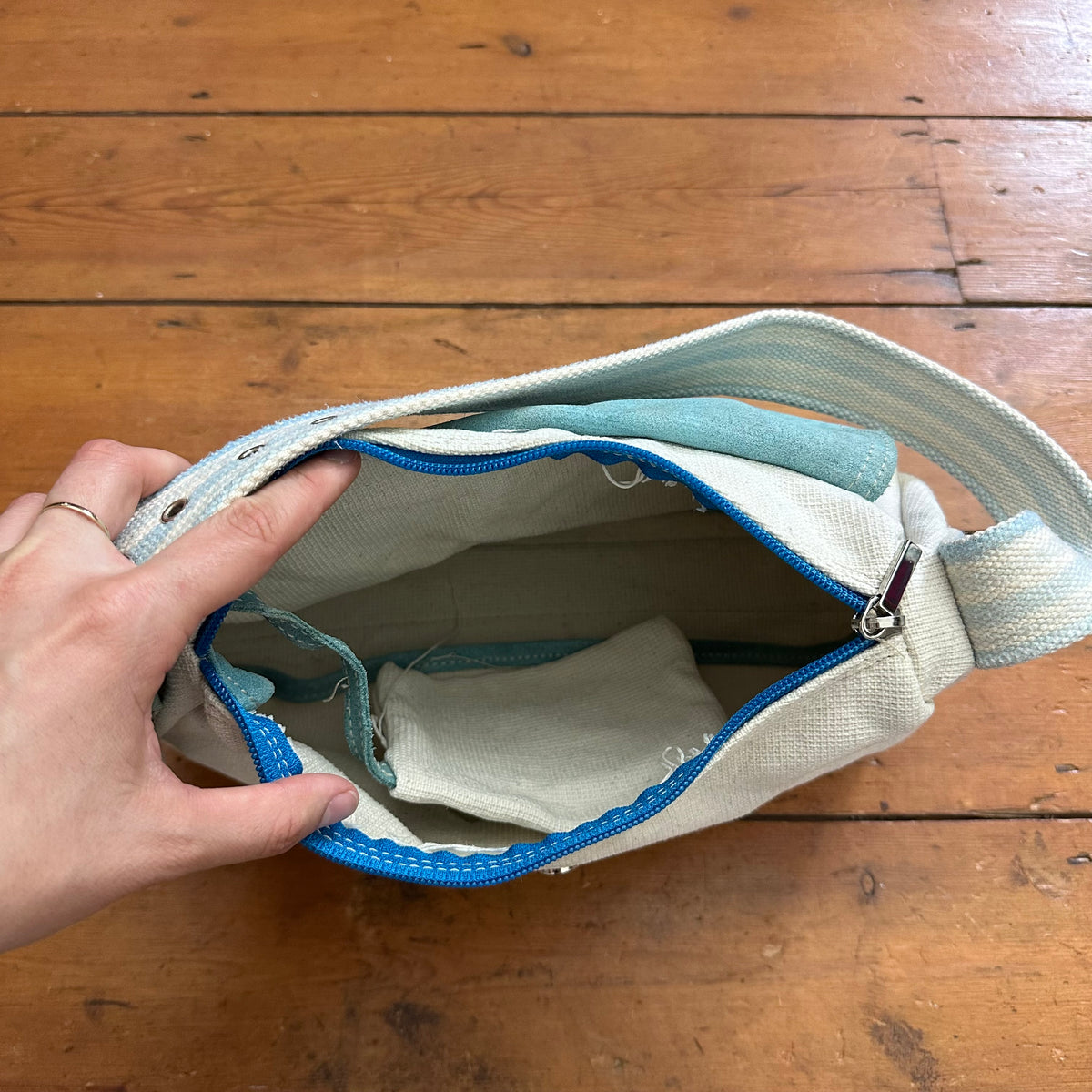 vintage 00s baby blue and white cargo bag