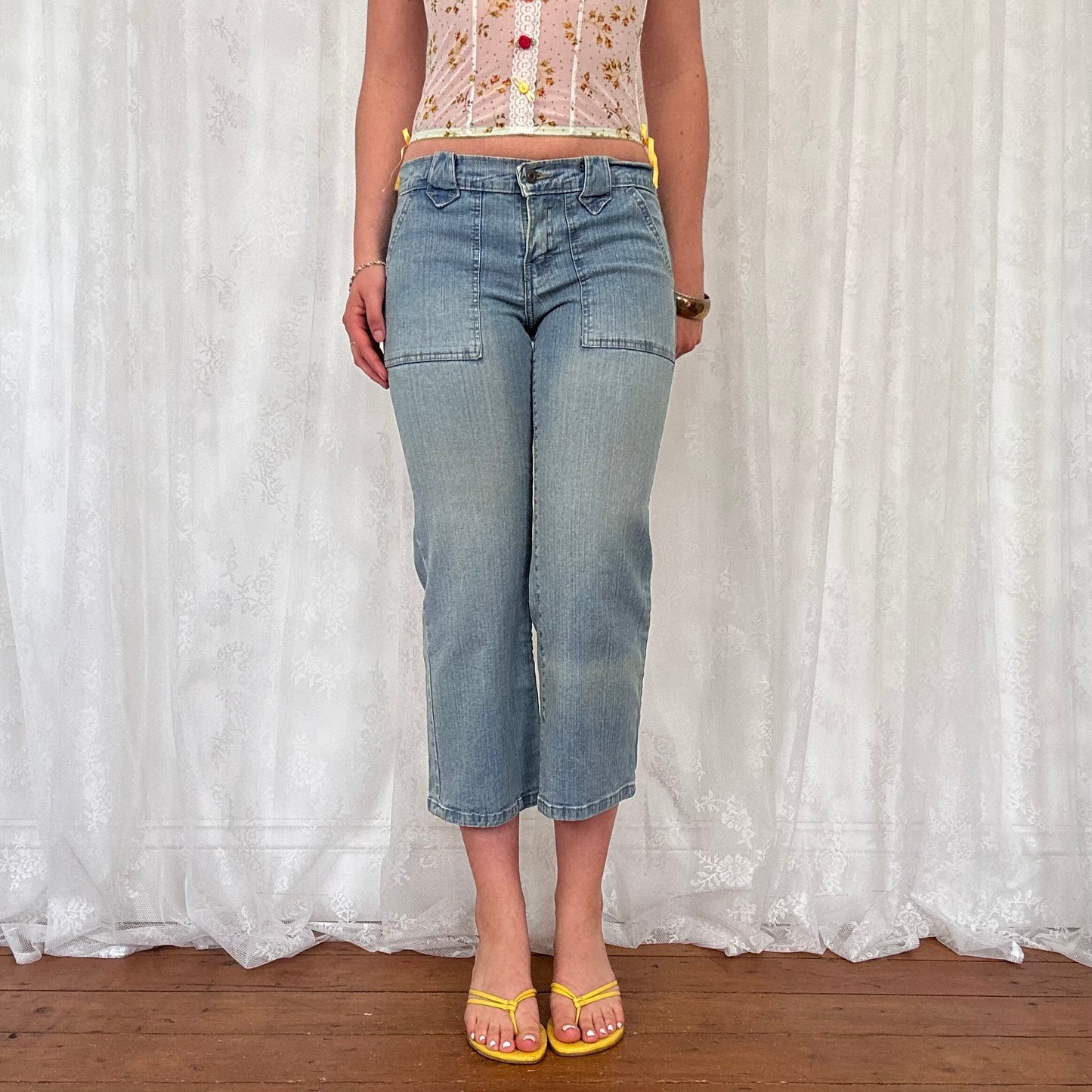 vintage 00s light wash denim capri pants