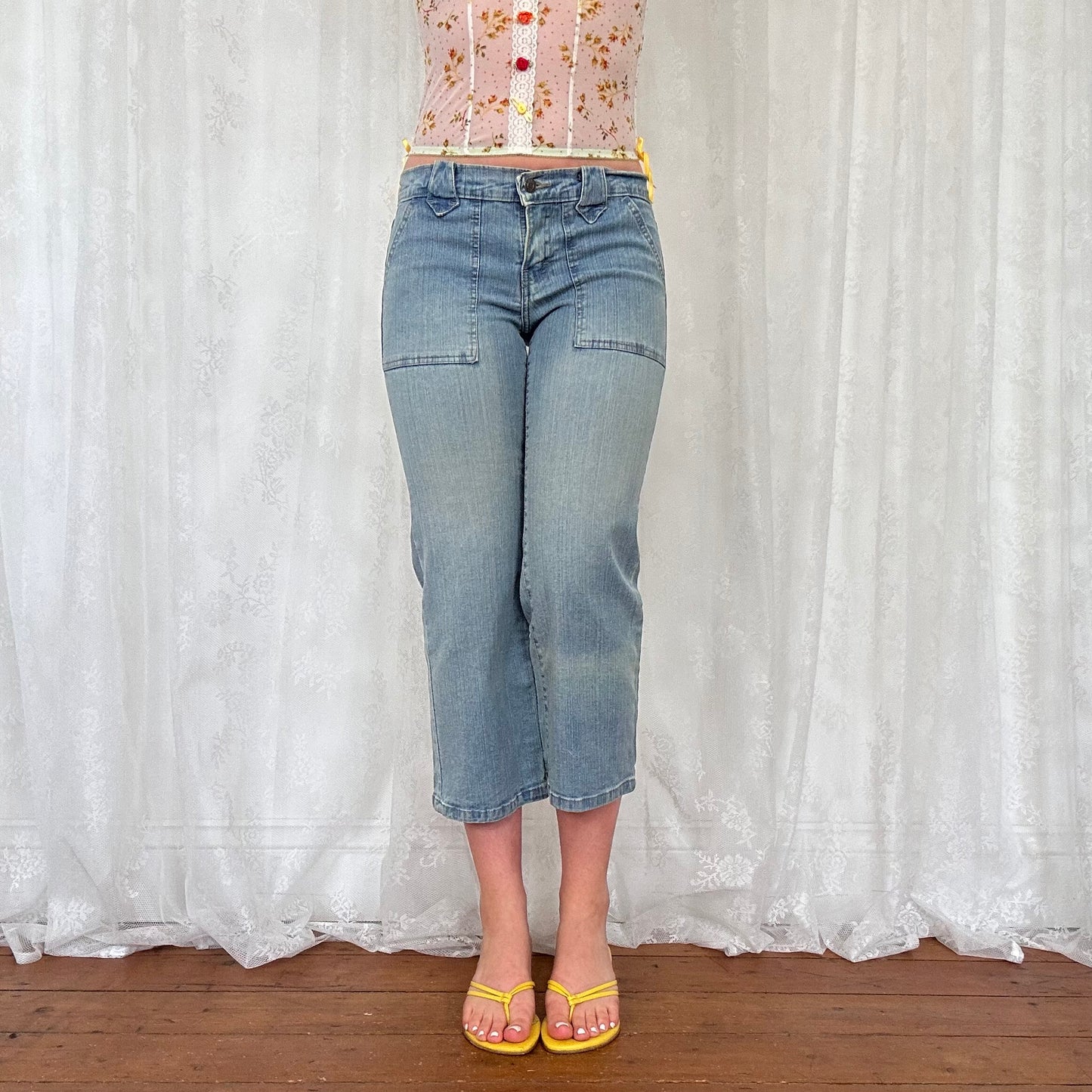 vintage 00s light wash denim capri pants