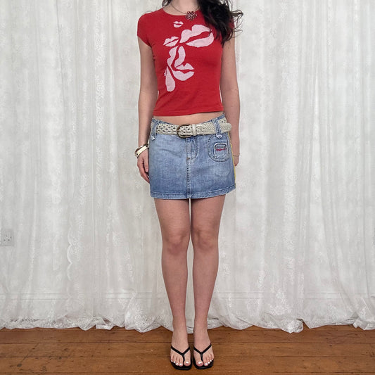 vintage 00s red lips graphic baby tee