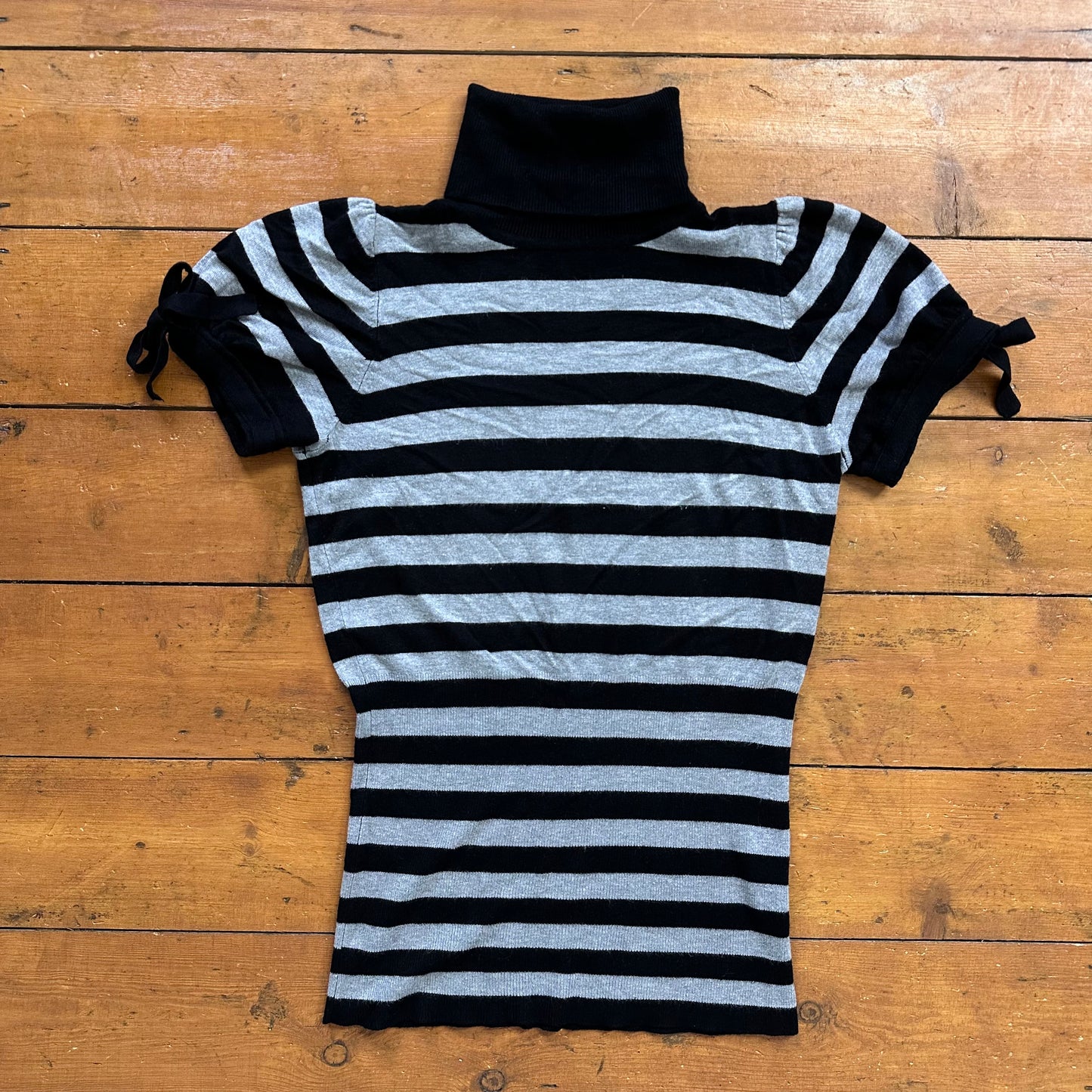 vintage 00s black and grey stripe knitted top