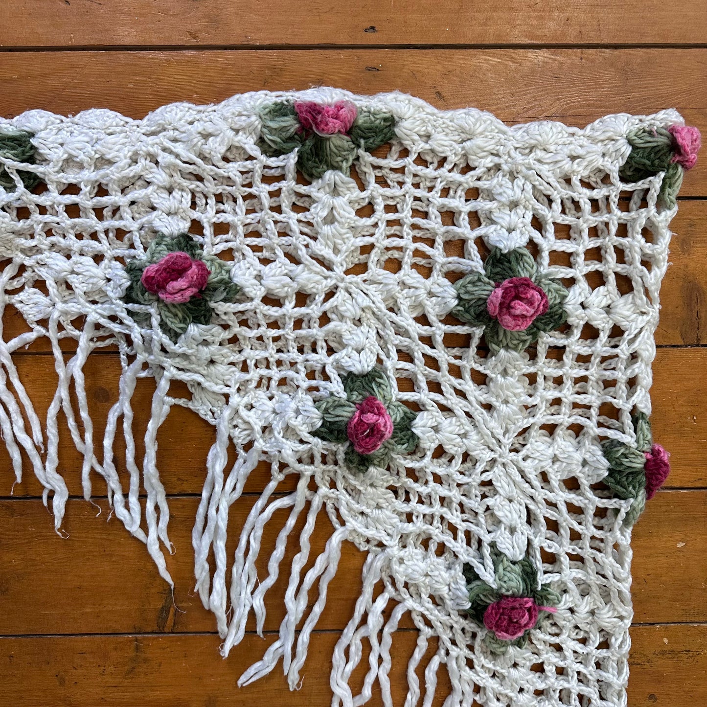 vintage 00s crochet rose tassle tie side scarf