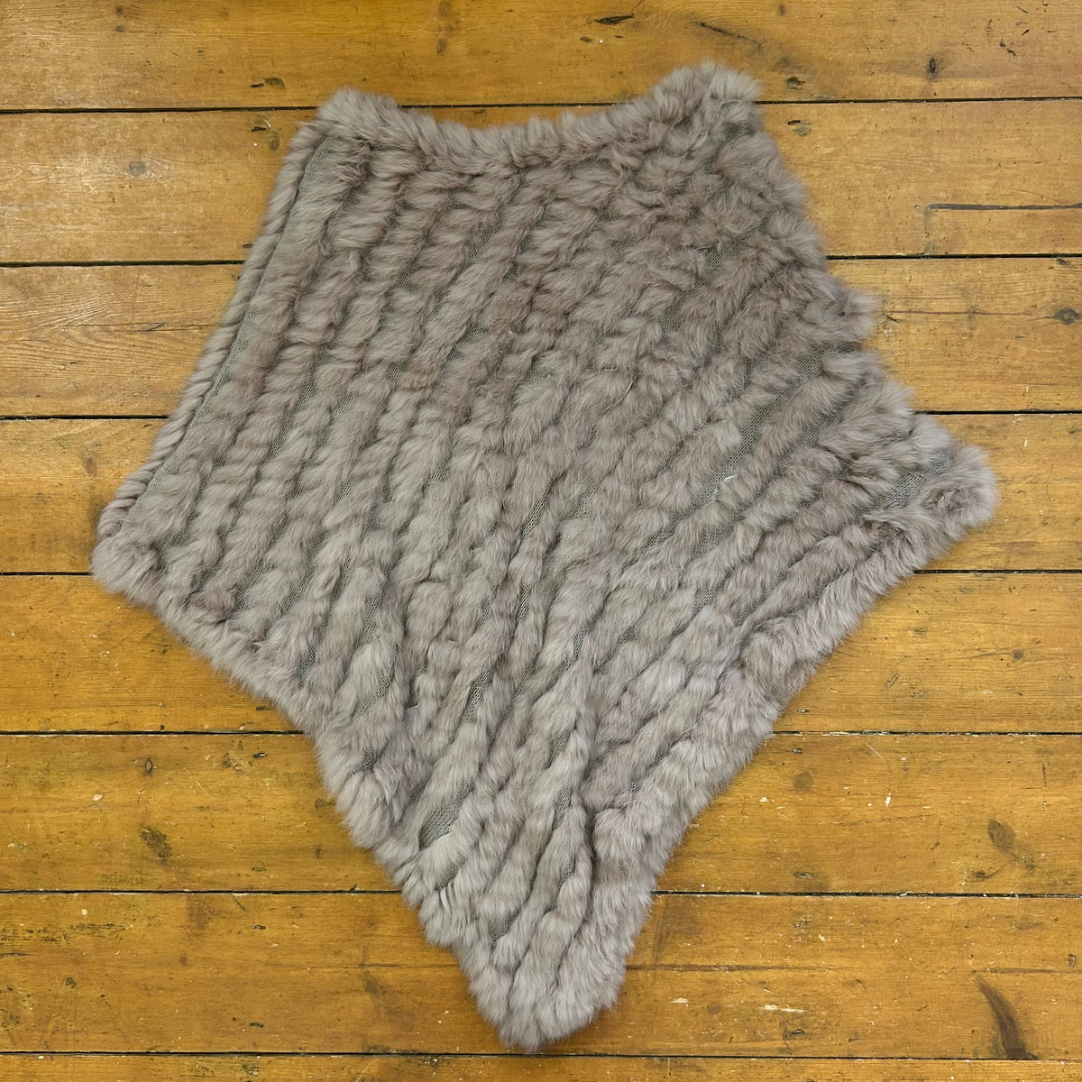 vintage 00s beige faux fur poncho