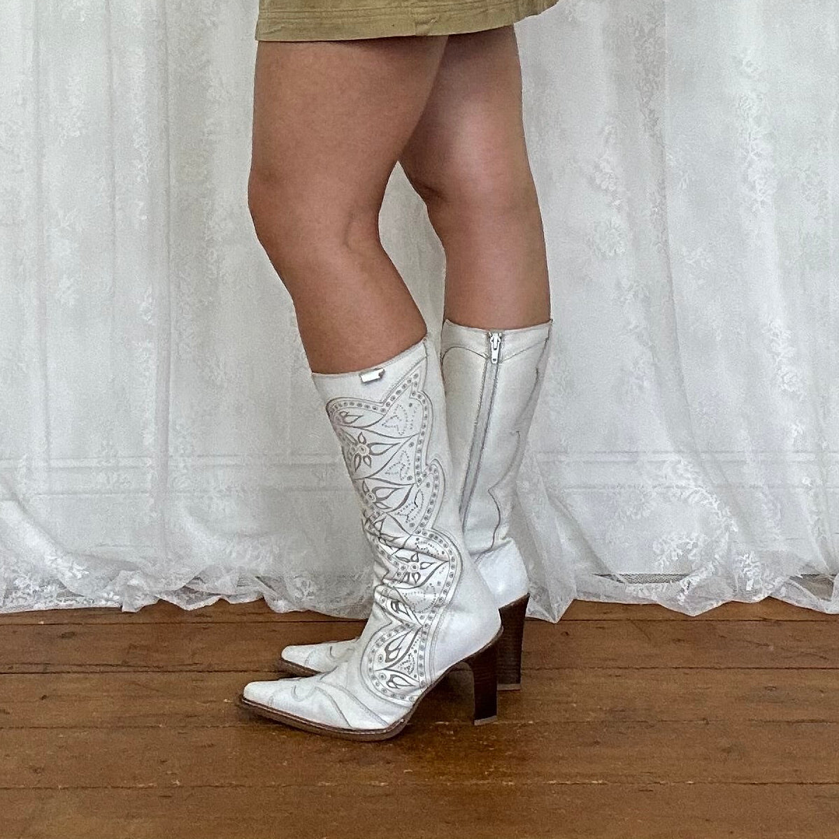 vintage 00s white cut out detail heeled destroy boots