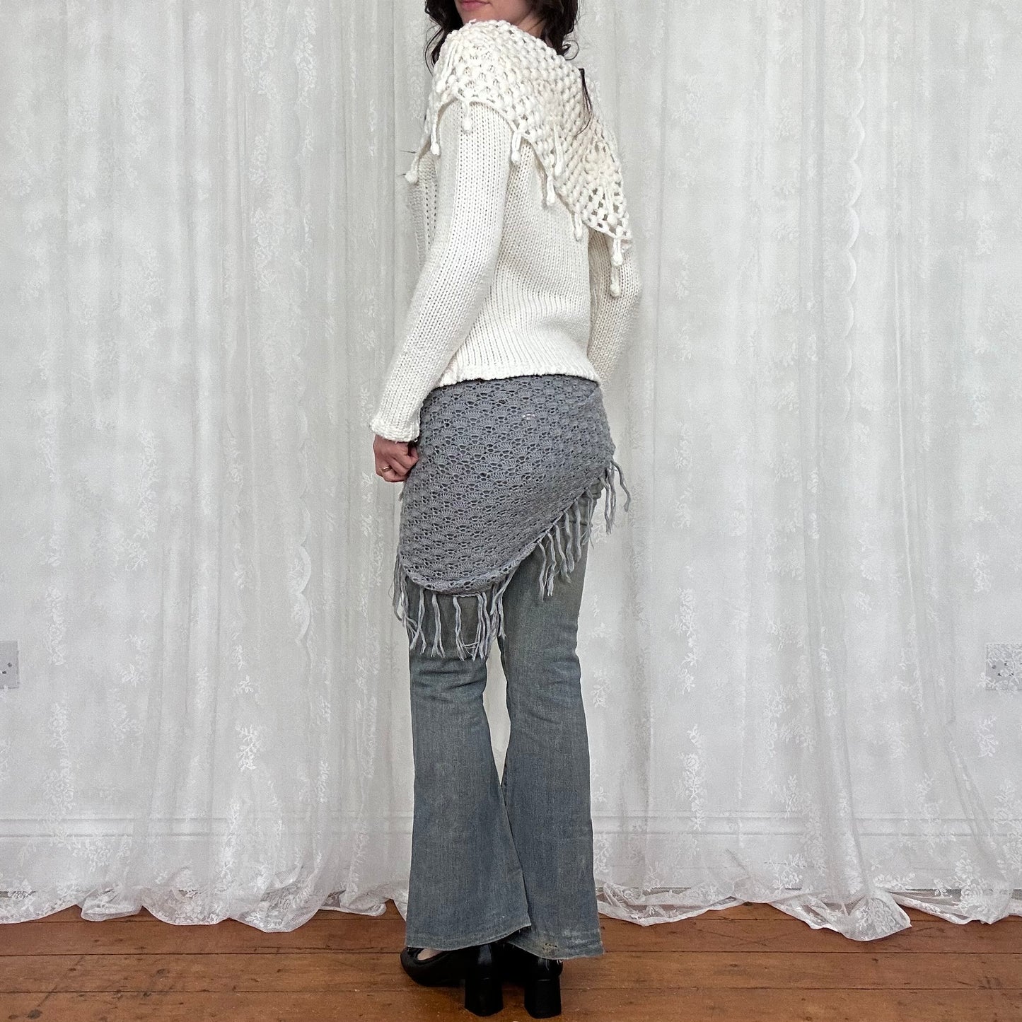 vintage 00s grey crochet tie up shawl