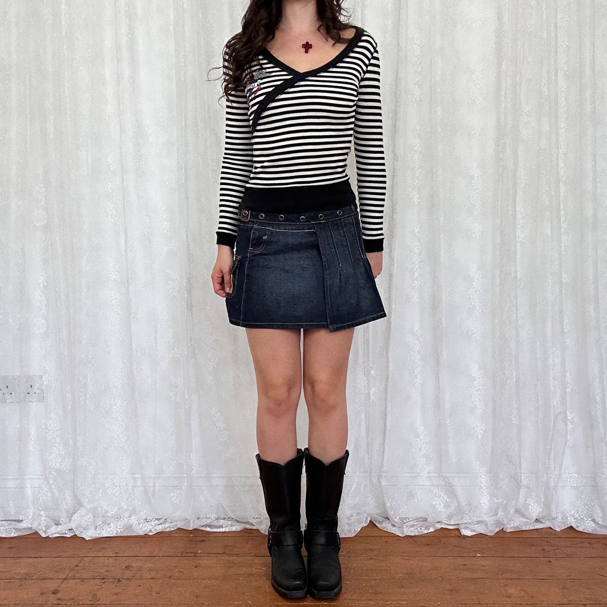 vintage 00s black and white striped long sleeve with back graphic